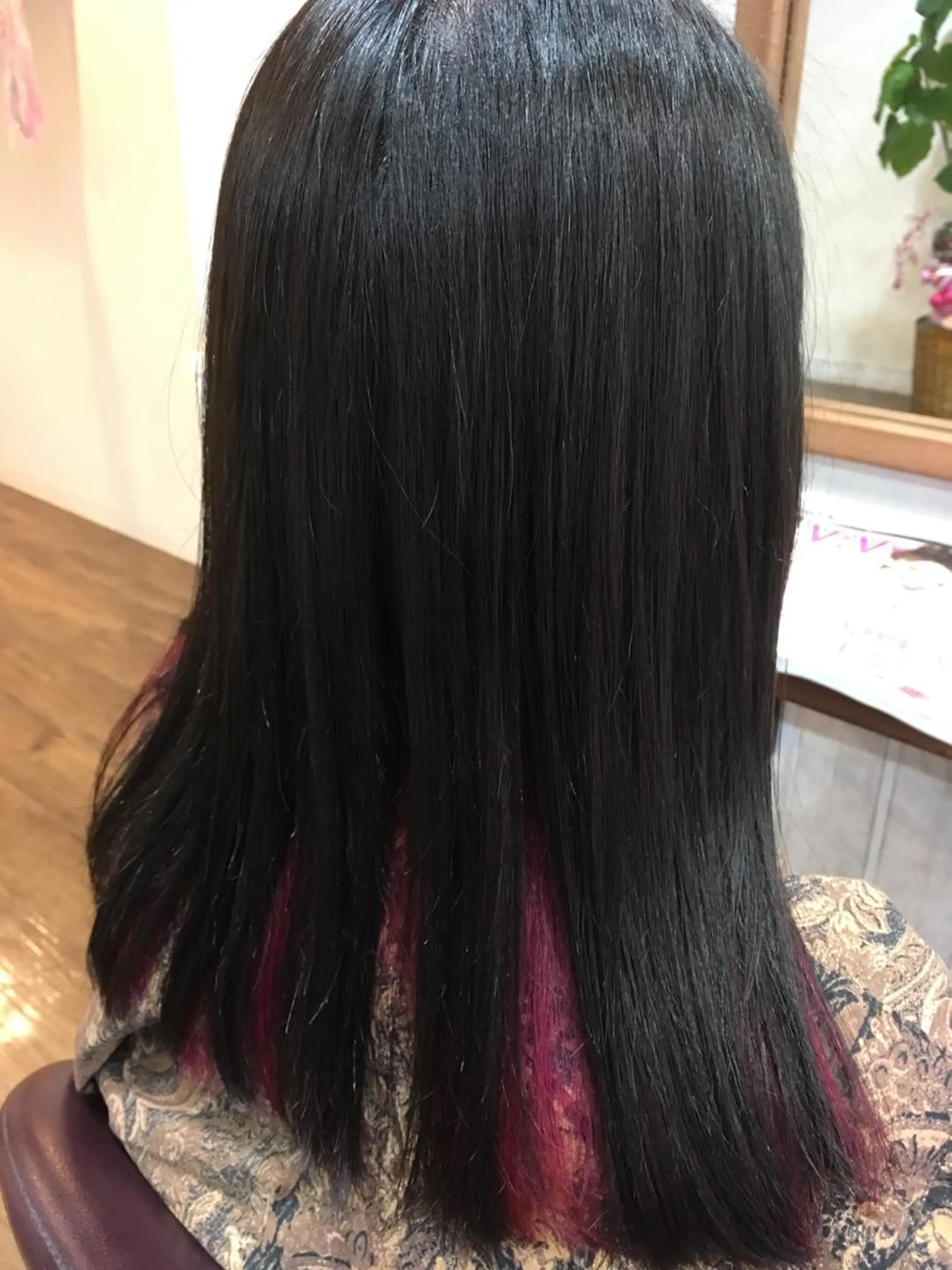 カラー 塩崎 明菜のヘアスタイル