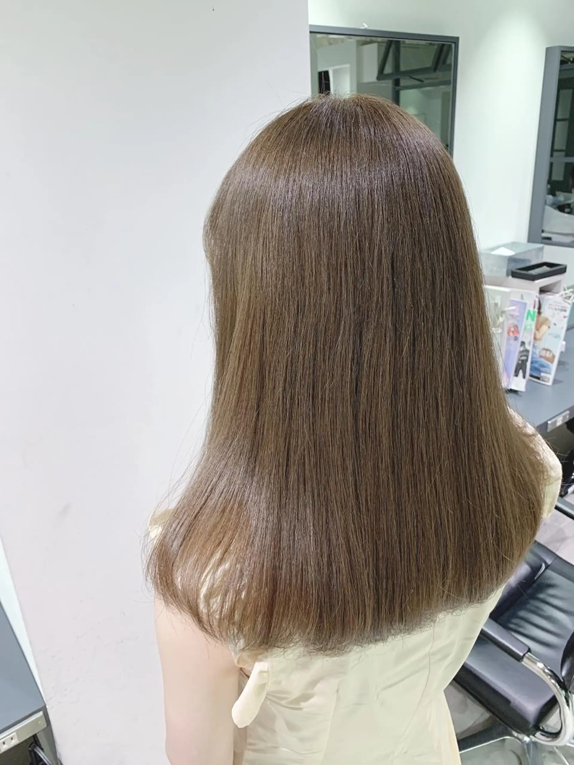 セミロング カラー ヘアアレンジ マツエク・マツパ ブリーチ coubou所属・mayu .のヘアスタイル