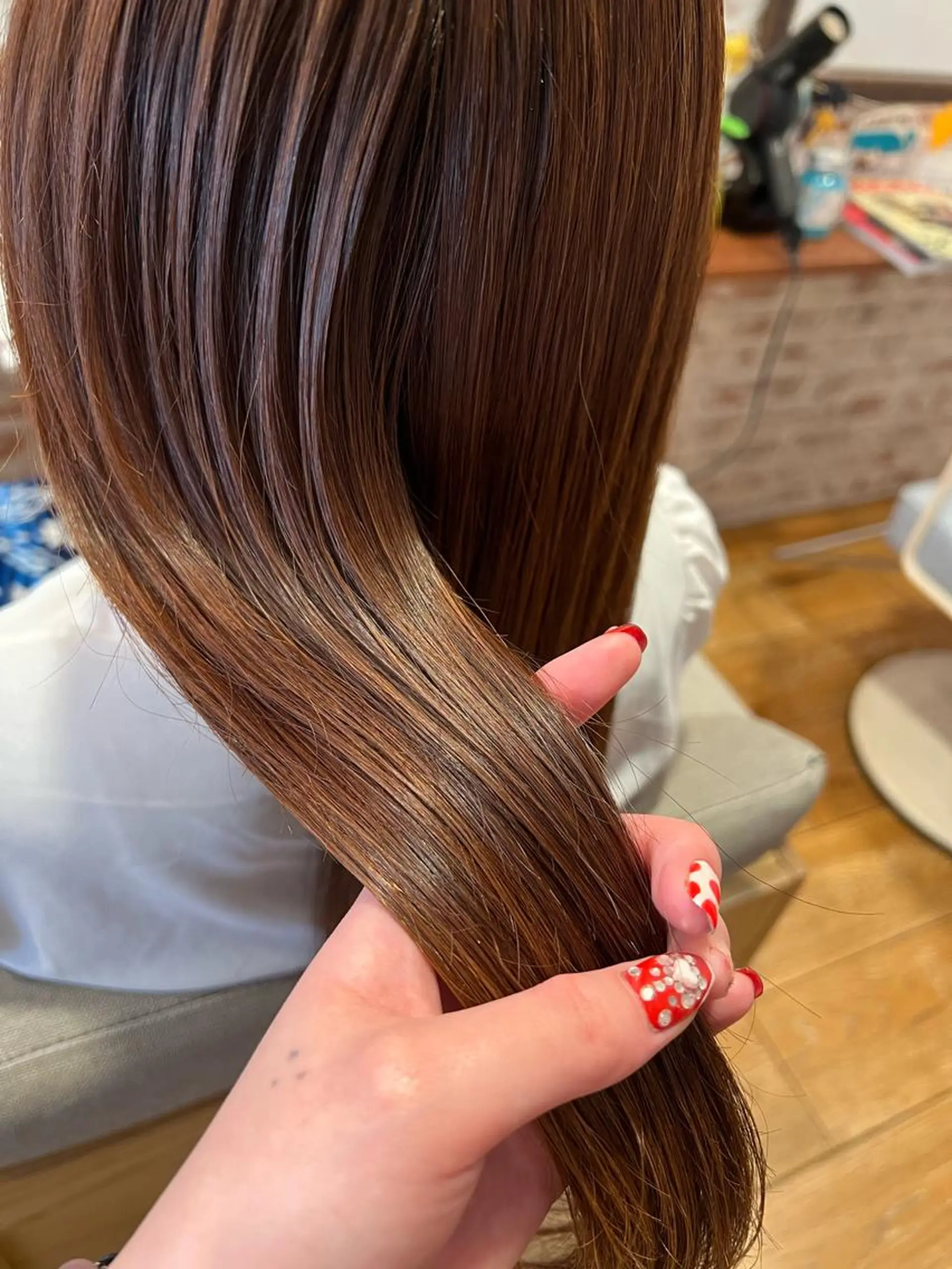 ロング 髪質改善 トリートメント ハイトーン/ ダブルカラー/透明感のヘアスタイル