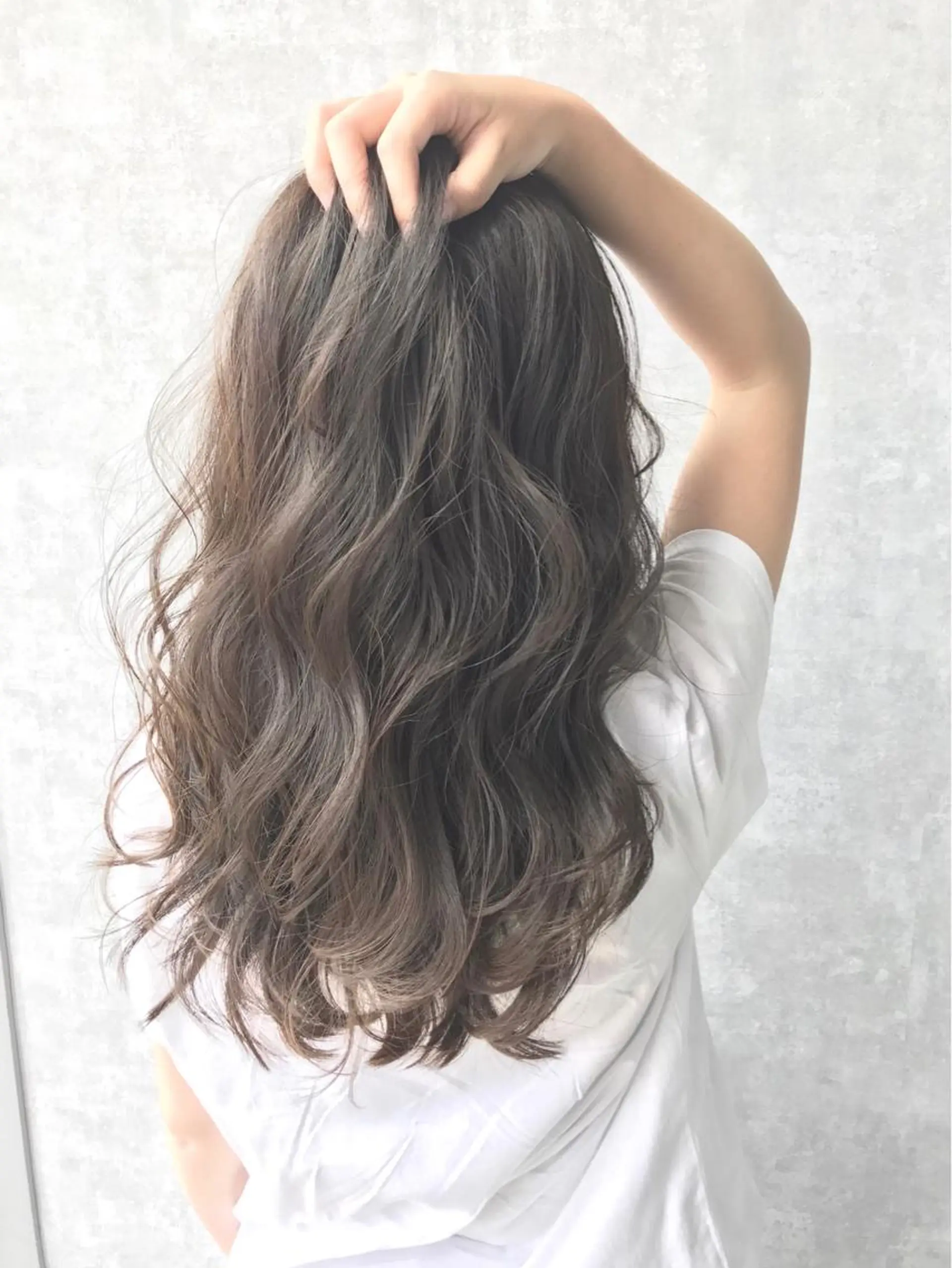 セミロング カラー ベージュカラー ハイライトカラー ハイライト TOMOYAレイヤー ブリーチ縮毛矯正のヘアスタイル