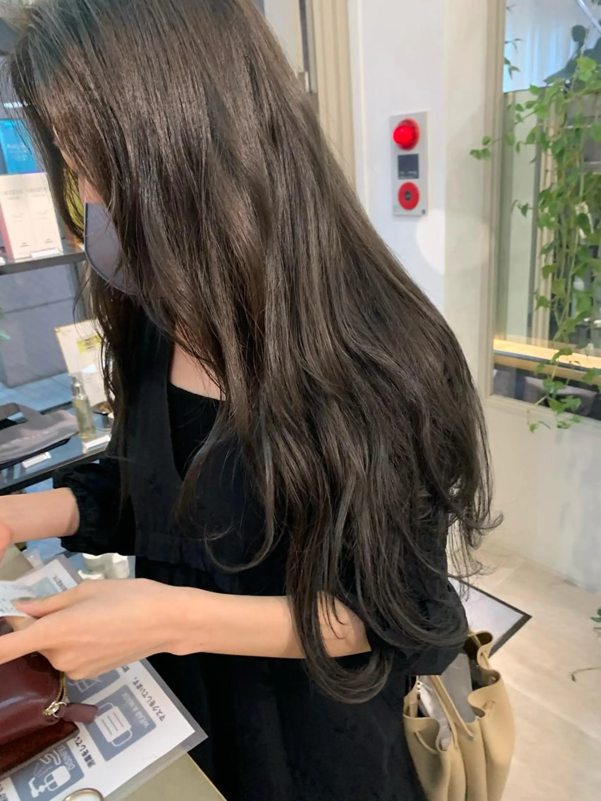 ロング カラー ネイル ヘアカラー トリートメント ハイトーン&暗髪🔥 表参道二刀流マエダのヘアスタイル