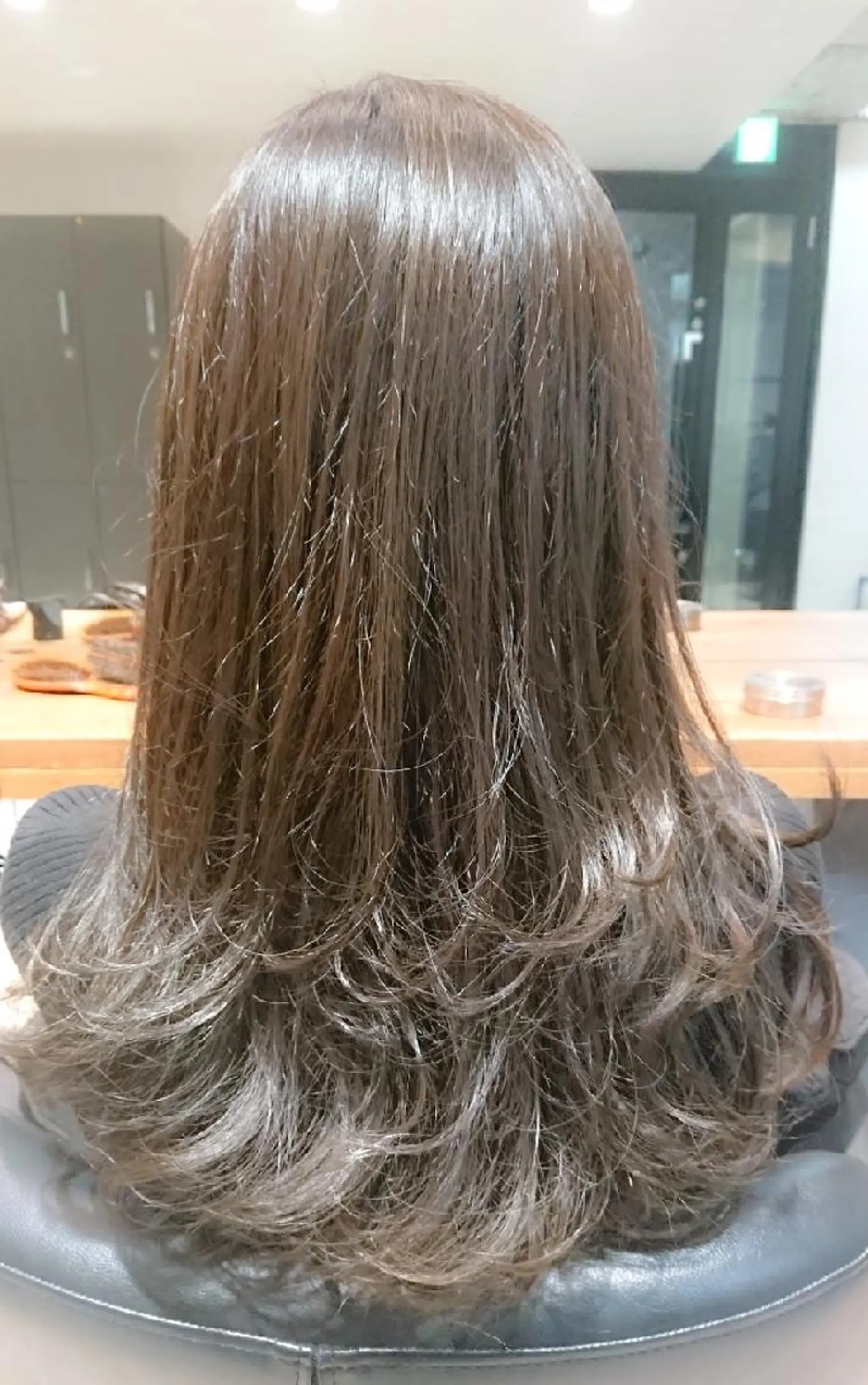 ロング カラー アッシュ ベージュカラー カット トリートメント ヘッドスパ スタイリスト 川添 のヘアスタイル