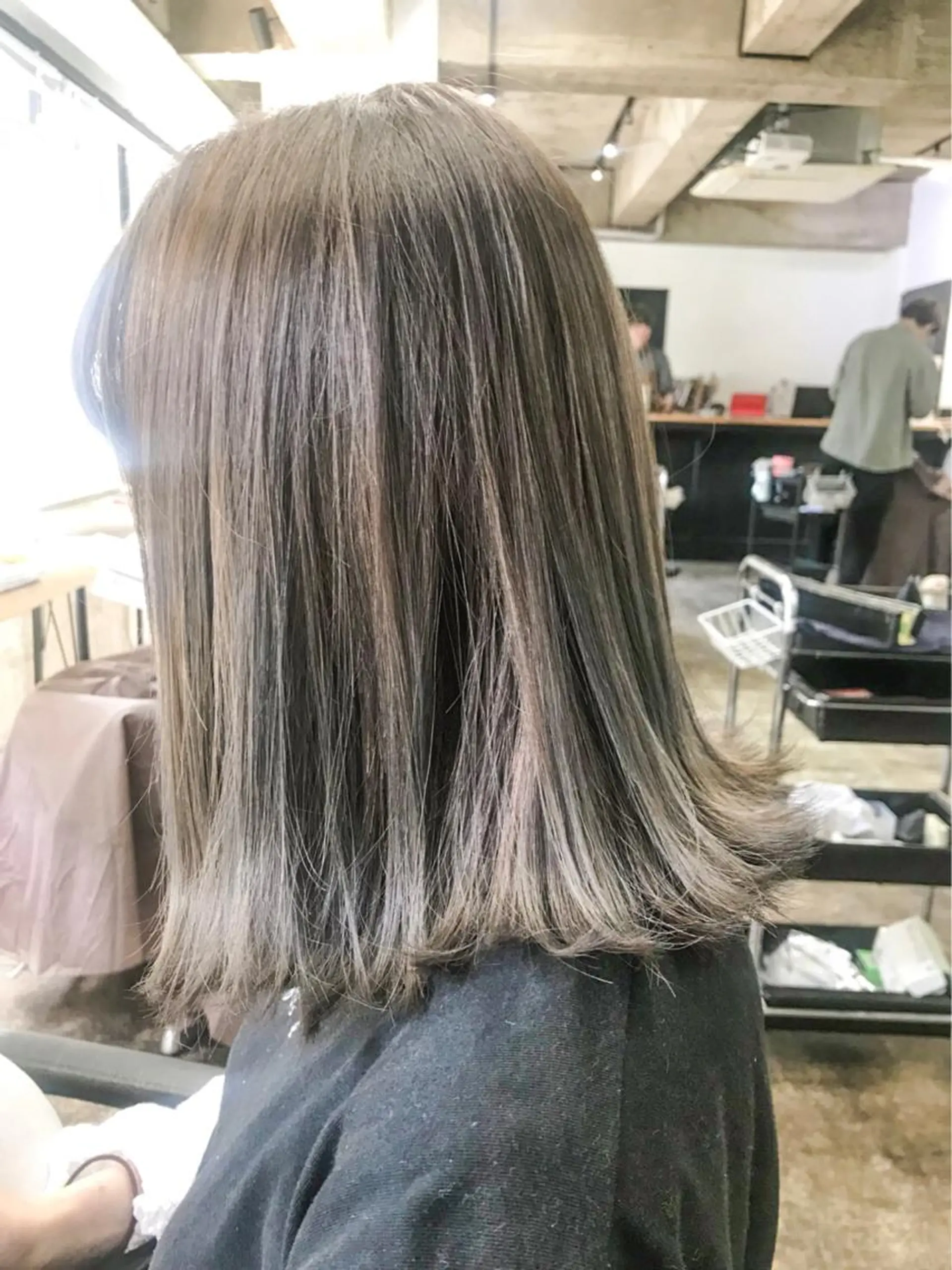 ミディアム カラー ブリーチ ケアブリーチ ダブルカラー ハイライトカラー イルミナカラー 🔆学生に人気🔆 AEQUITASのヘアスタイル