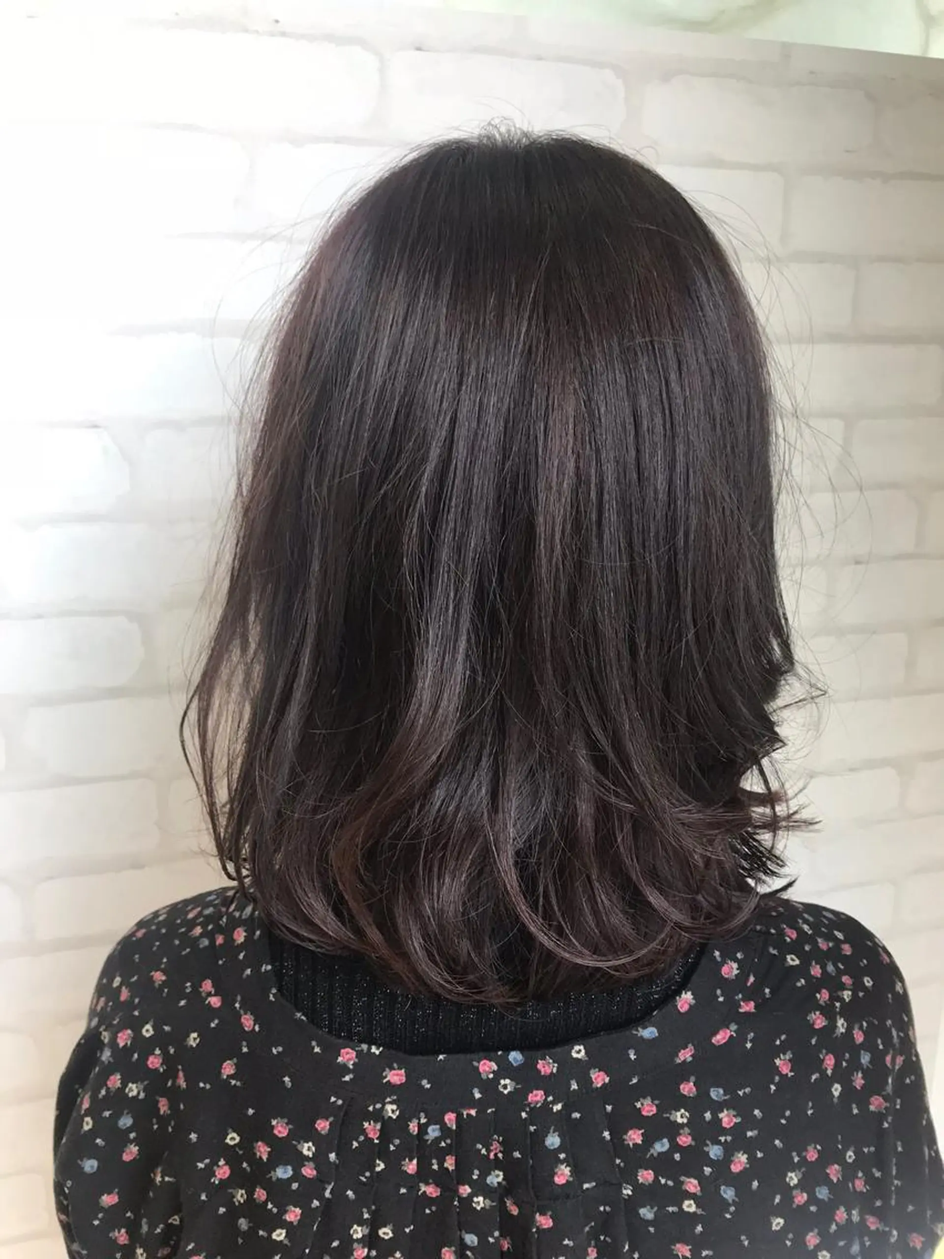 セミロング カラー アッシュ イルミナカラー パープルカラー パープルアッシュ カット ヘアカラー トリートメント 金沢 広美のヘアスタイル
