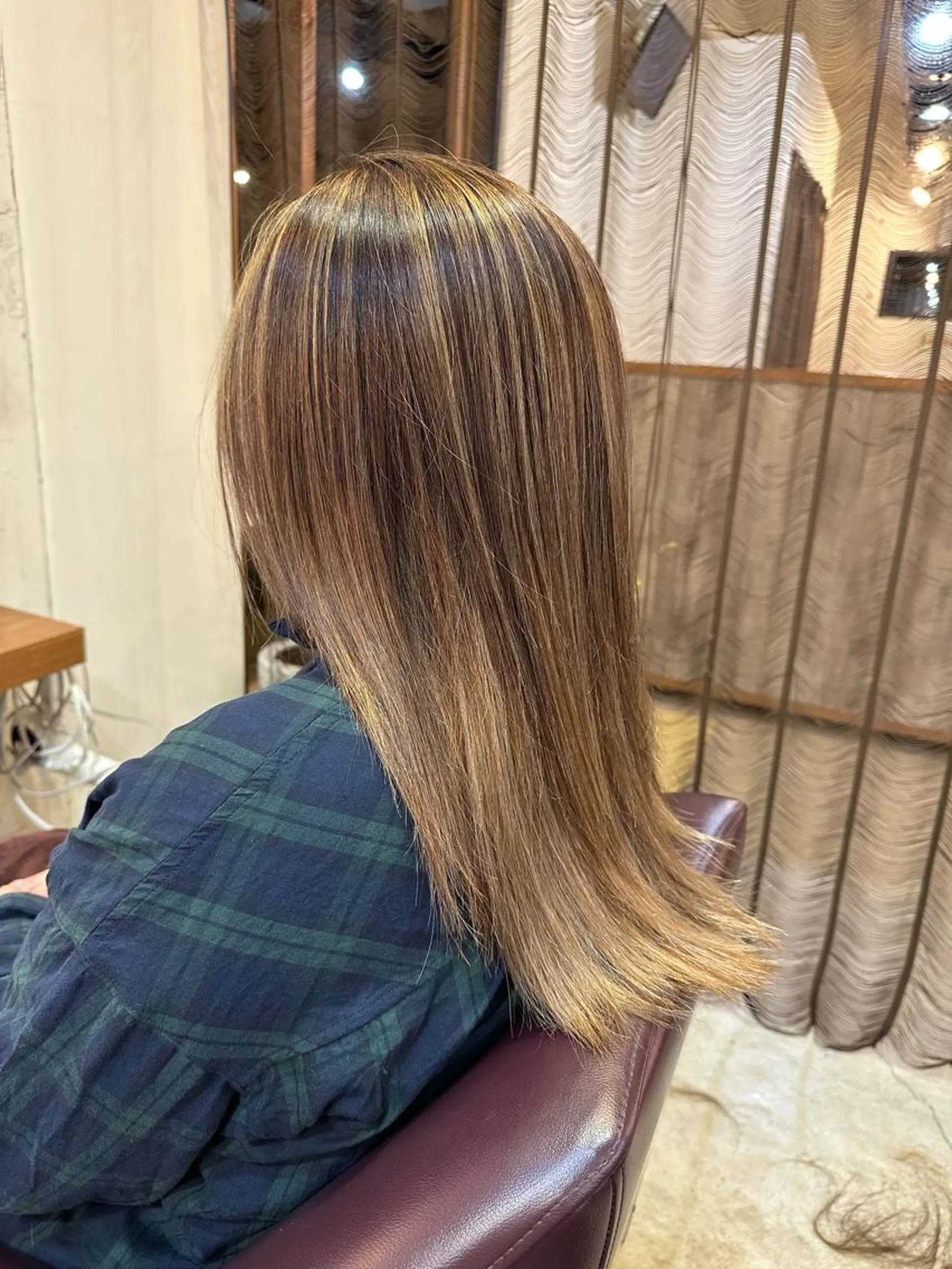 ロング カラー ヘアアレンジ アイブロウ バレイヤージュ ベージュカラー ハイライトカラー ホワイトベージュ ハイライト カット ヘアカラー SALOWIN京都河原町Suite店所属・外国人風レイヤー/ ハイトーンSHUのヘアスタイル