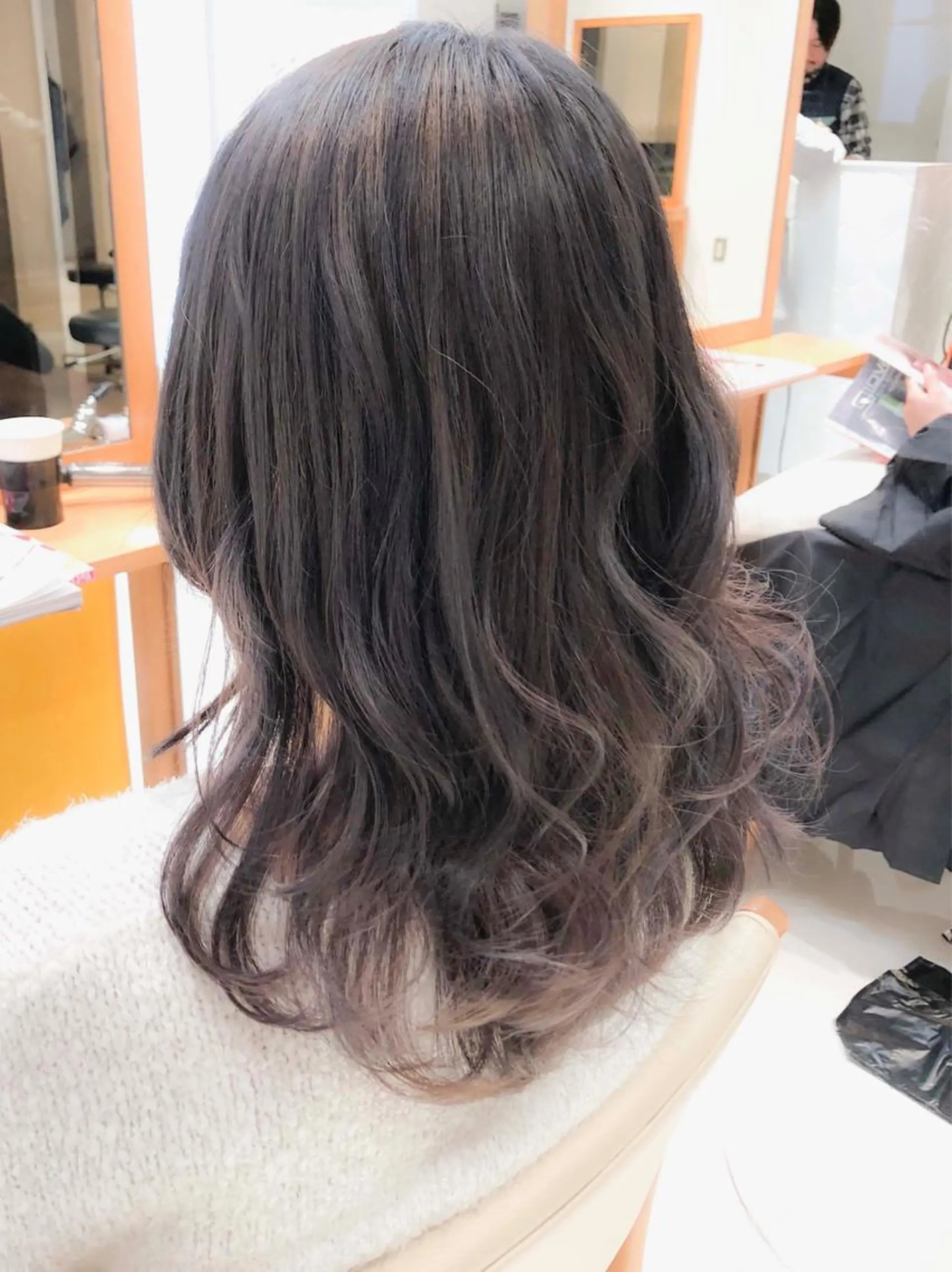 ミディアム カラー アッシュ アッシュグレー アッシュグレージュ グレージュ ヘアカラー トリートメント Days 透明感カラーのヘアスタイル