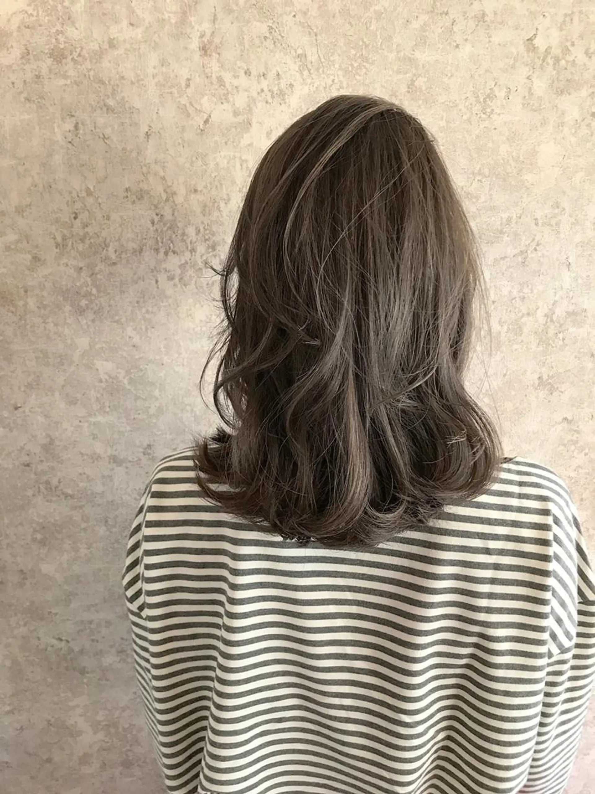 ミディアム due hair 京都駅前店 MILBON オージュア認定サロン【デューヘアー】所属・ハイトーンブリーチ 土坂　由志【京都】のヘアスタイル