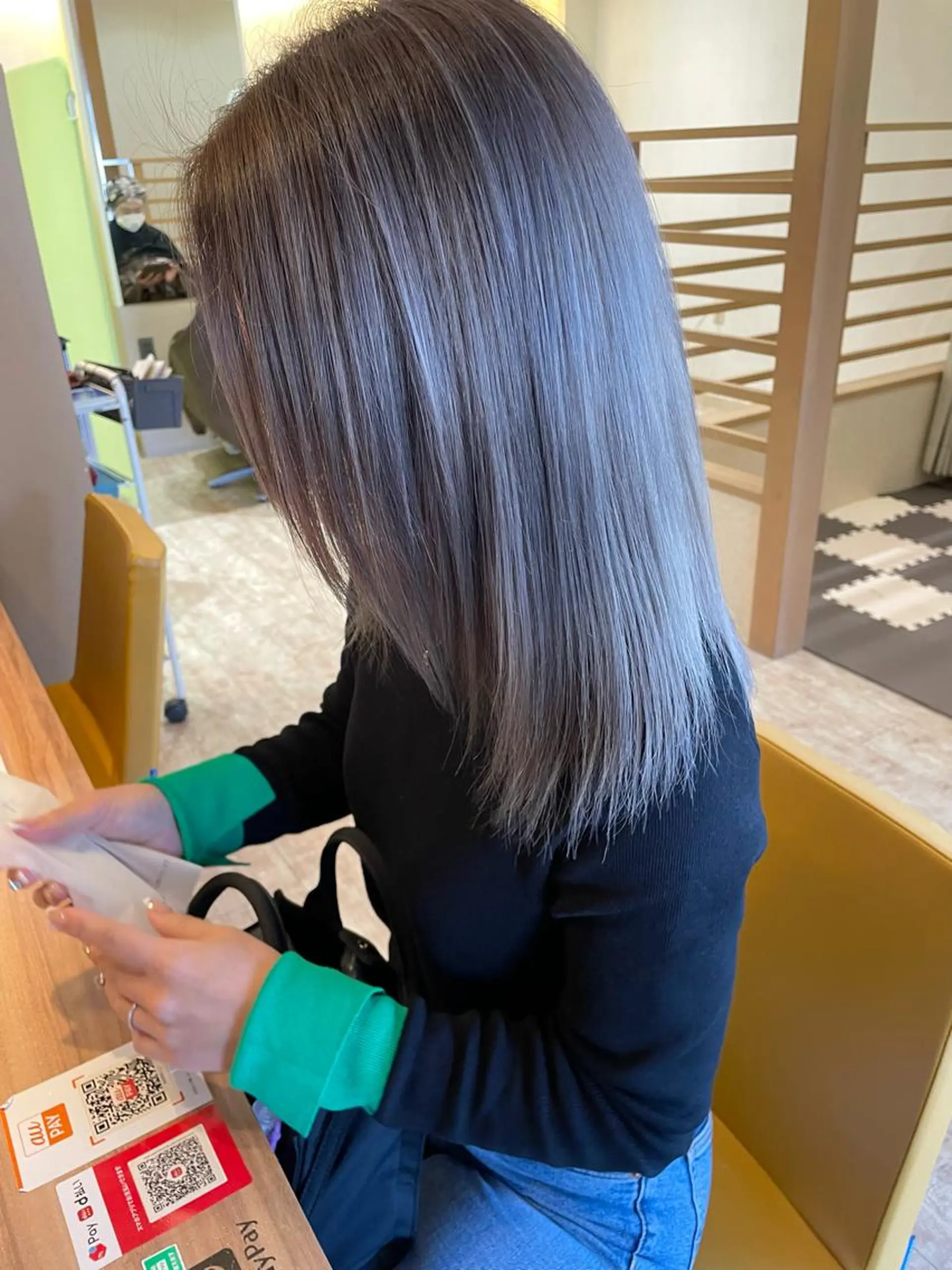 セミロング カラー ネイル マツエク・マツパ アイブロウ ショートボブ セミロングパーマ バレイヤージュ ブリーチ ケアブリーチ hair terra ce M奈良店のヘアスタイル