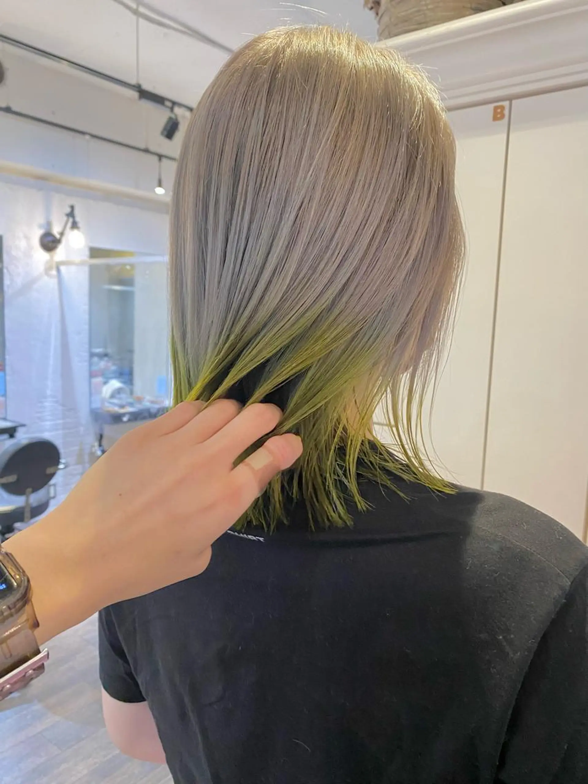 セミロング カラー カット ヘアカラー トリートメント 梅田ハイトーン チダ ヒナノのヘアスタイル