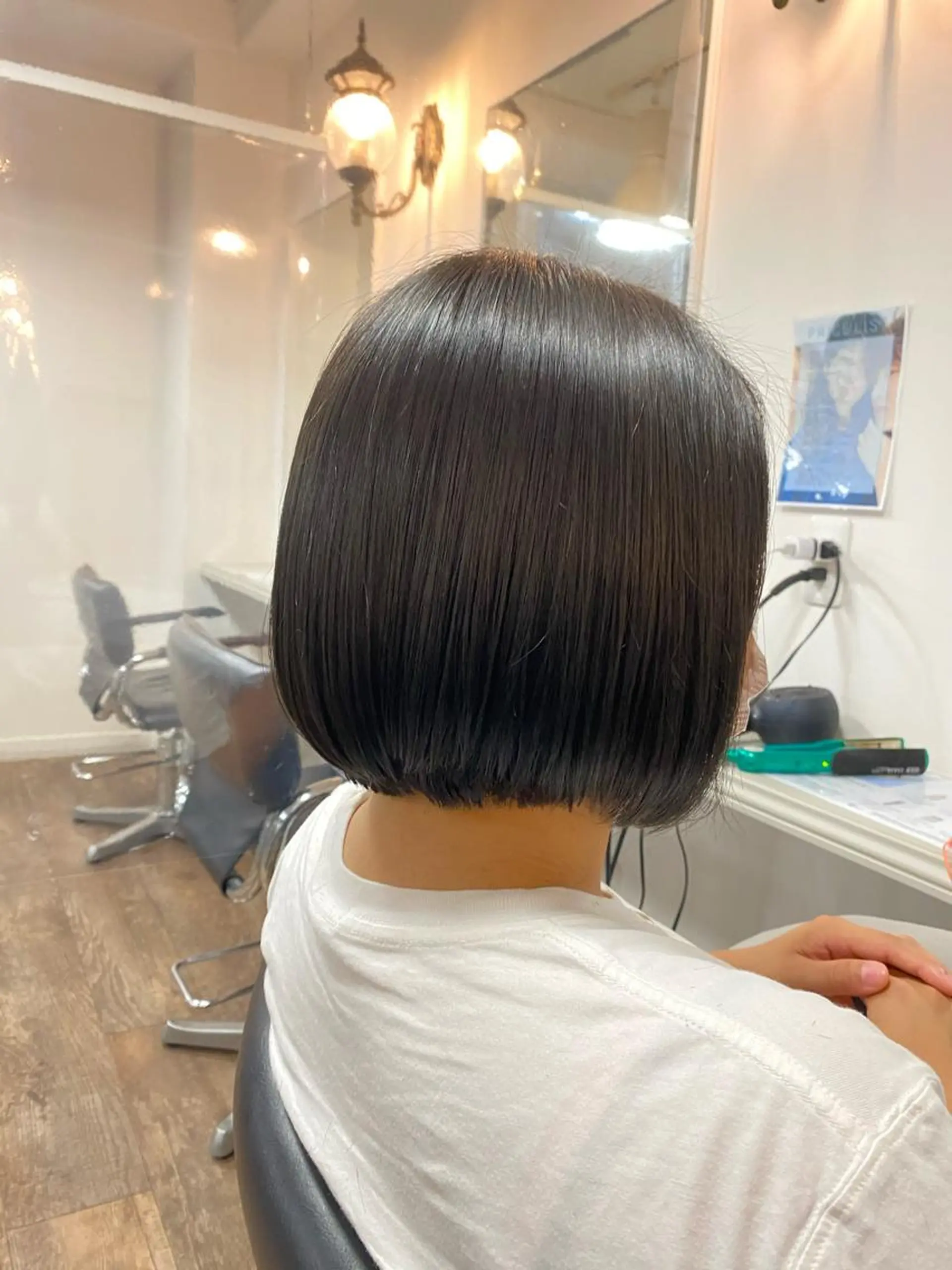 ショート カット ヘアカラー 梅田ハイトーン チダ ヒナノのヘアスタイル