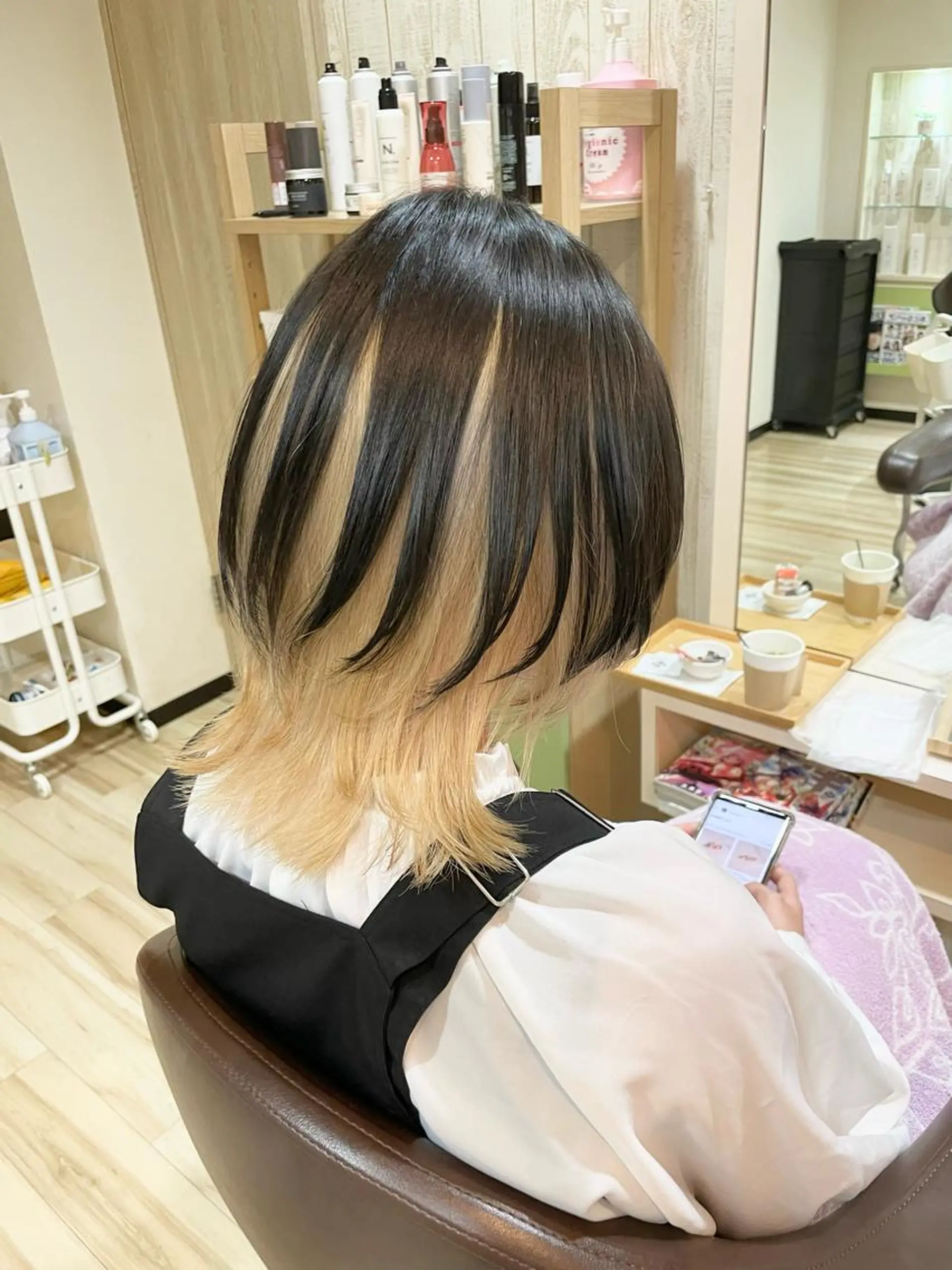 ミディアム カラー 🌈派手髪ハイトーン 🌈鈴木亮太🌈のヘアスタイル