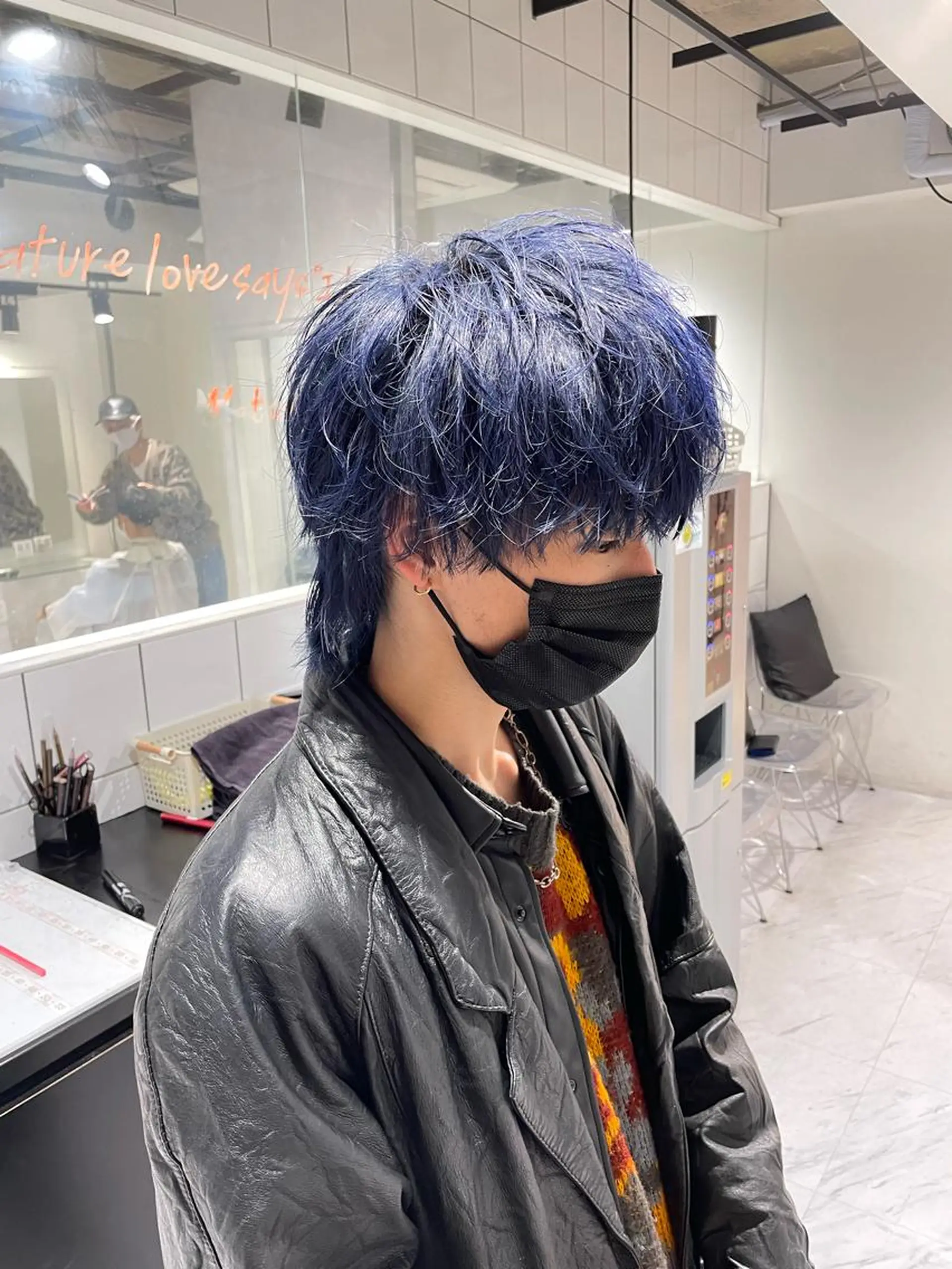 ショート カラー パーマ ヘアアレンジ メンズ メンズブリーチ センターパート メンズハイライト メンズハイトーン マッシュウルフ カット ヘアカラー トリートメント ヘッドスパ ヘアセット スパイキー/フェザー /波巻き/かいとのヘアスタイル