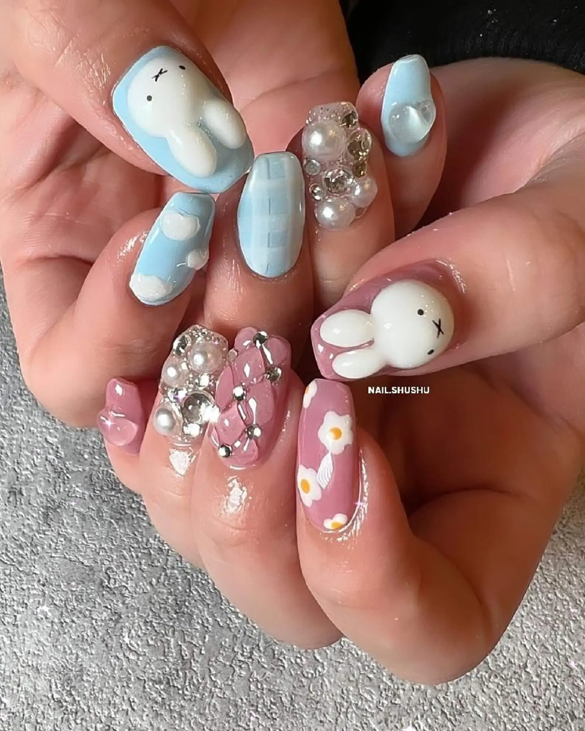 ネイル 持ち込み ニュアンスネイル シンプルネイル 冬ネイル 3dパーツ/流行り 👧shushu❤️のネイルデザイン