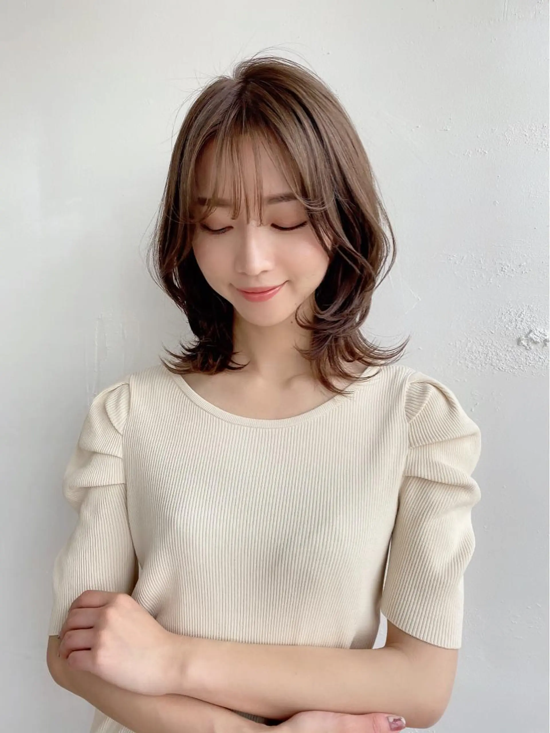 ミディアム レイヤーカット ウルフカット ウルフレイヤー 鎌倉 彩のヘアスタイル