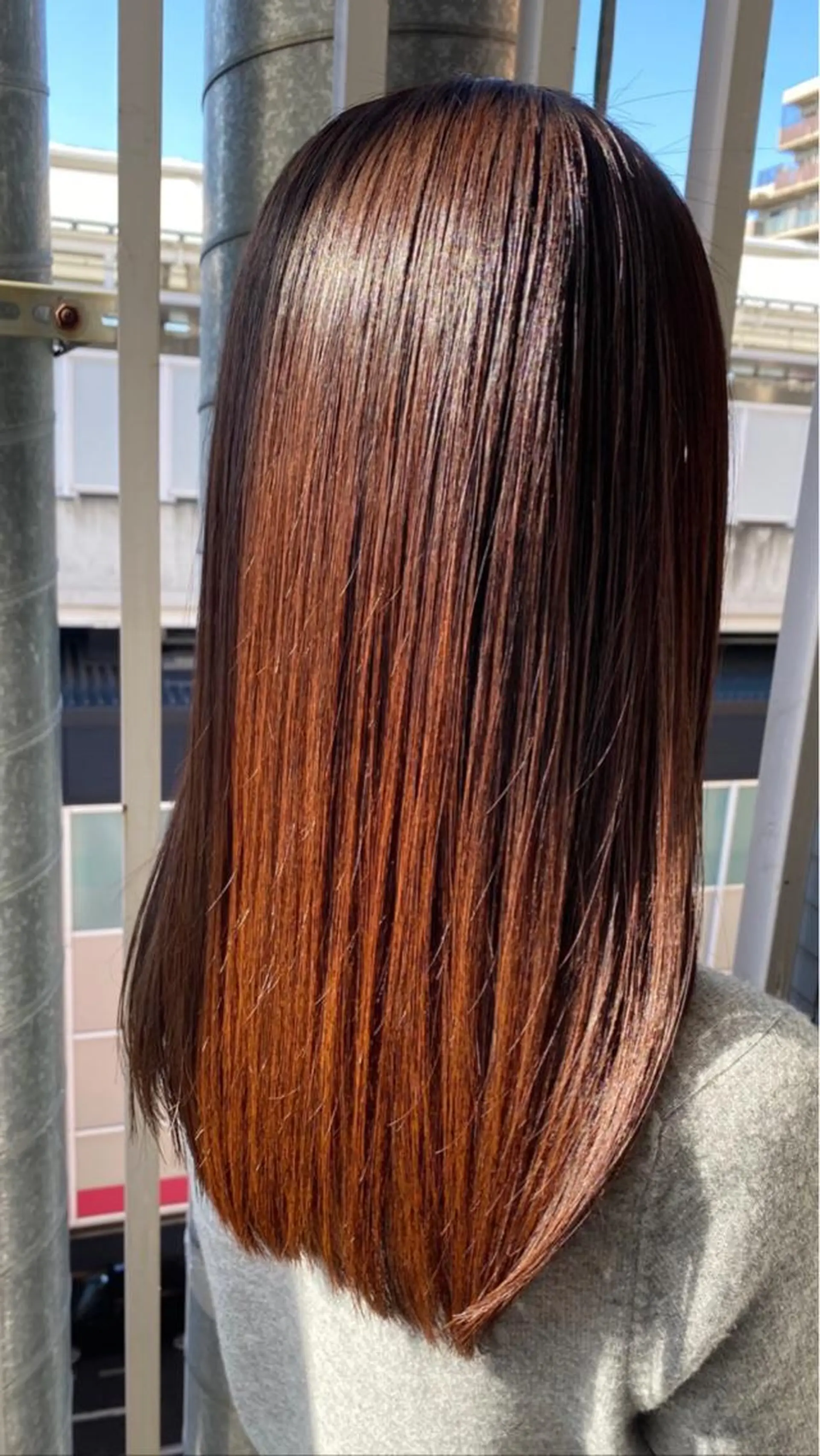 セミロング 縮毛矯正 cinq PROJECT所属・ミルクティーベージュ /三村克彦のヘアスタイル