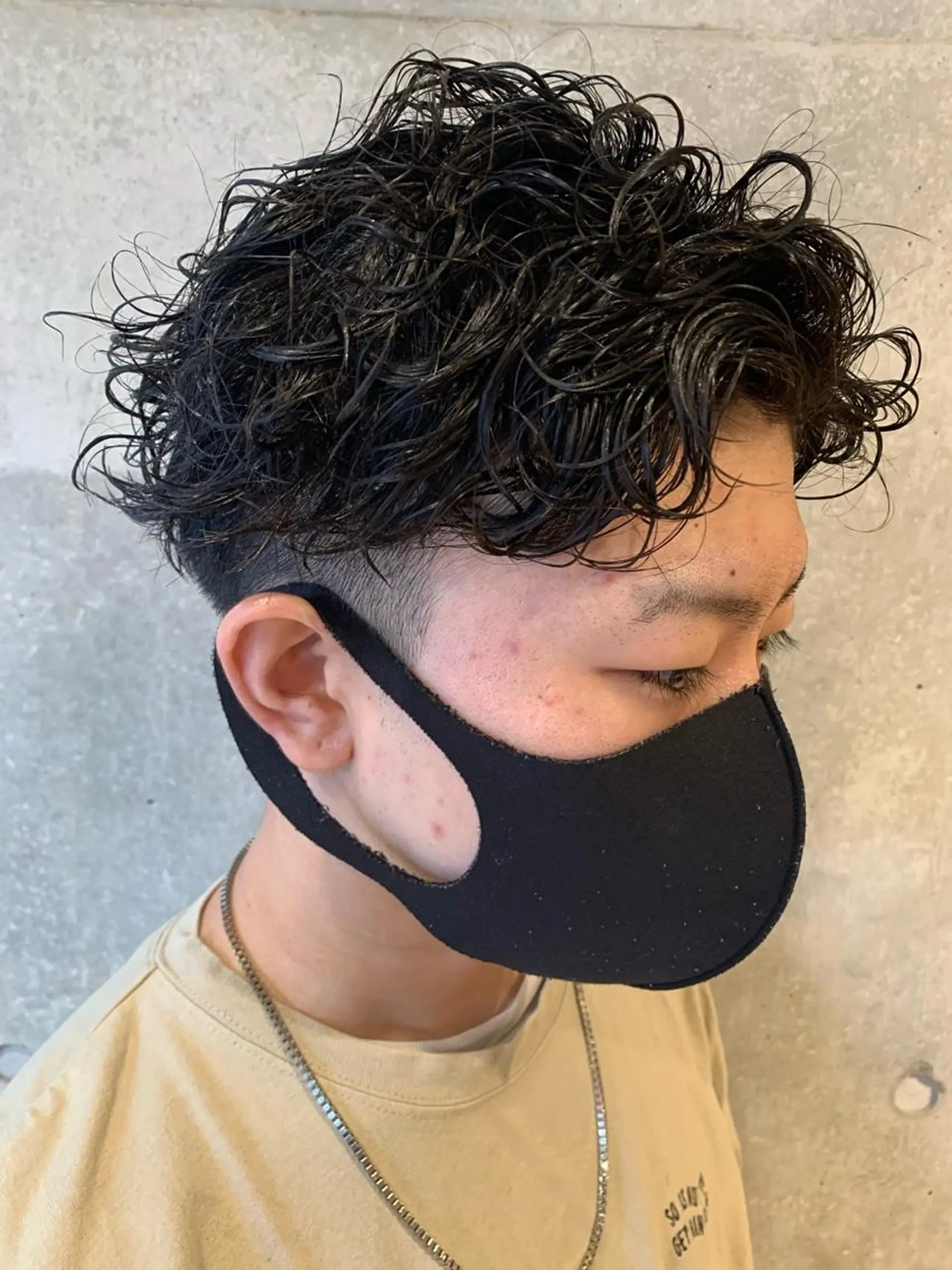 パーマ メンズ センターパート カット パーマ Produce with SALON VILLAGE所属・メッシュパーマ職人/ 窪田 優也/ツイスパのヘアスタイル