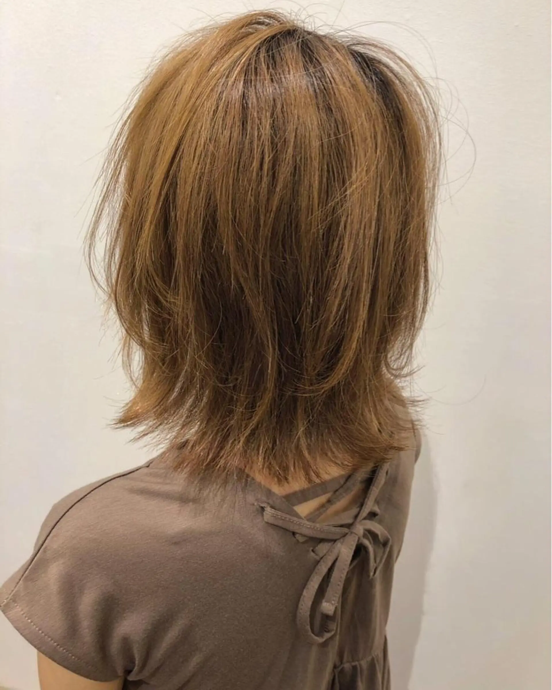 ミディアム 石田 優菜のヘアスタイル