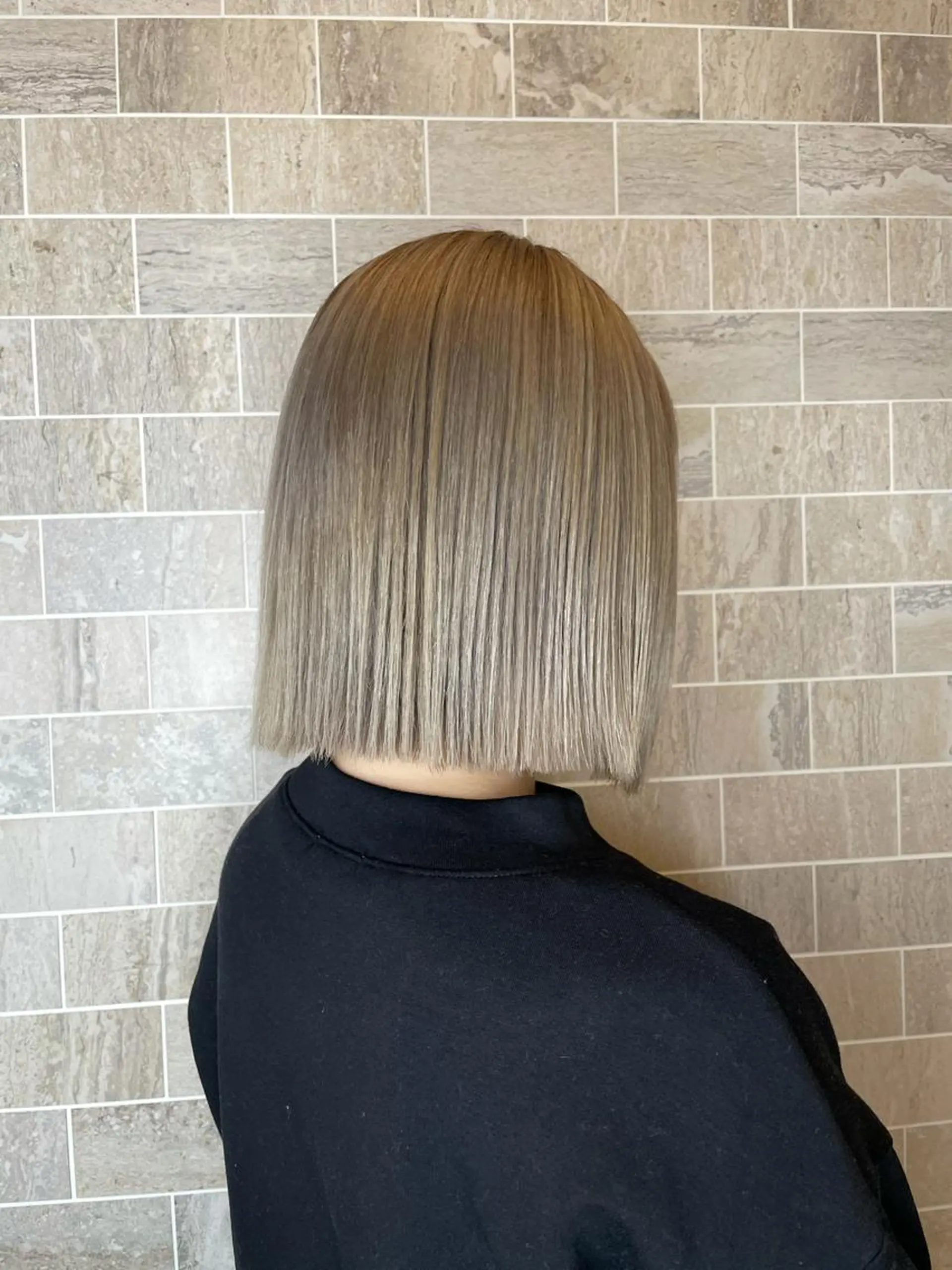 ミディアム ブリーチ毛矯正.髪質 改善.髪にドラマをのヘアスタイル