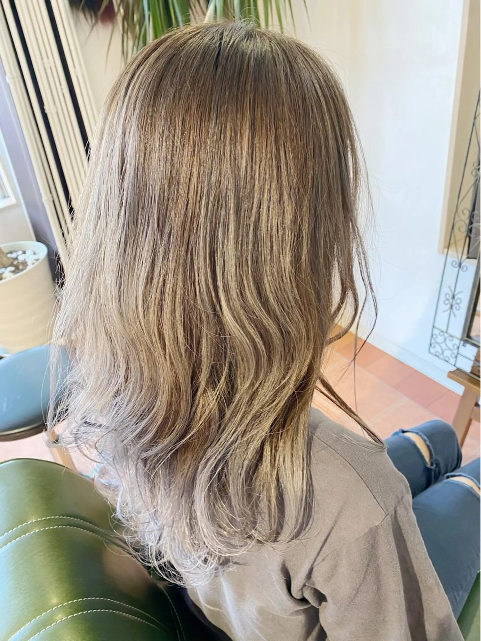 ロング カラー ハイトーンカラー ヘアカラー トリートメント 石井 佑樹のヘアスタイル