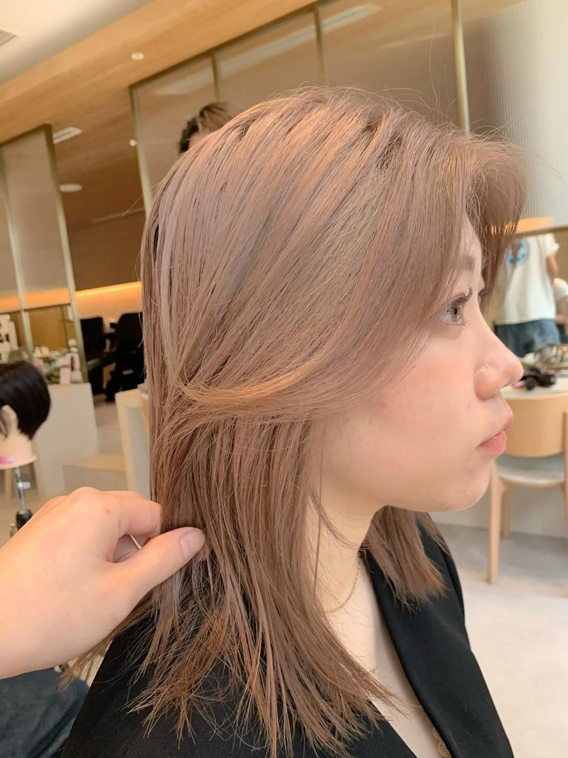 ミディアム カラー ベージュカラー 透明感カラー グレージュ ボブ ヘアカラー トリートメント ヘアセット レイヤー専門家 ダブルカラー修のヘアスタイル