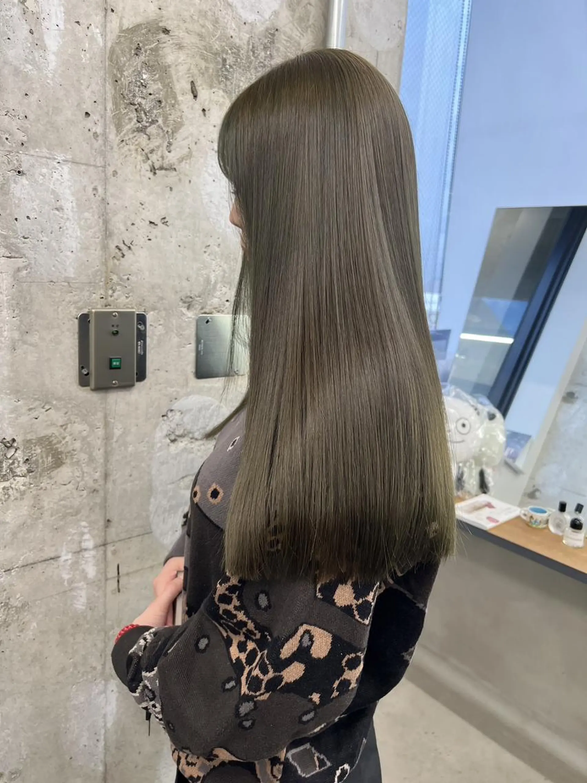 ミディアム カラー パーマ ヘアアレンジ アディクシーカラー ベージュカラー ブリーチ ケアカラー 透明感カラー ヘアカラー トリートメント ヘアケア特化型サロン newi 梅田のヘアスタイル