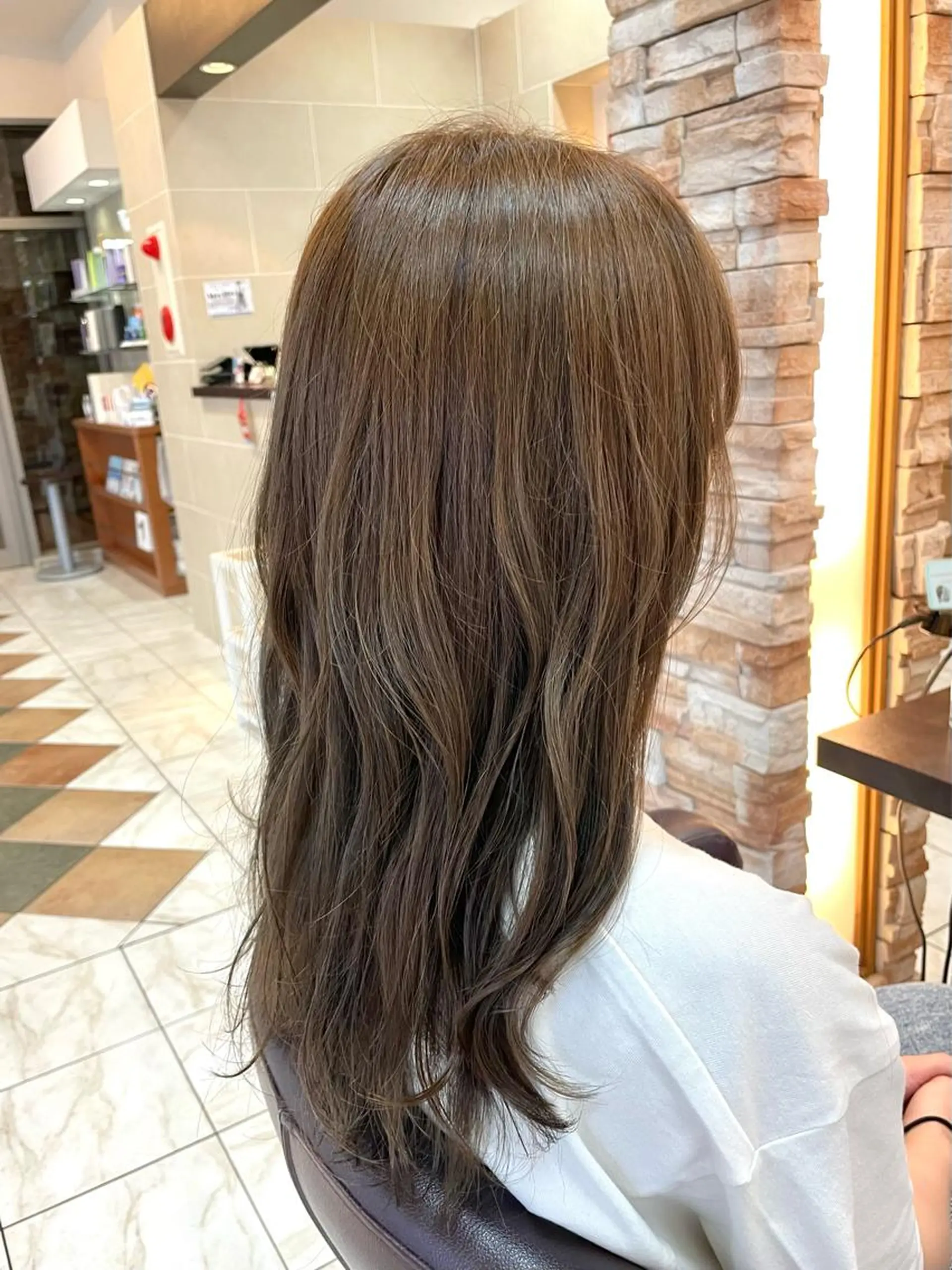 ロング カット ヘアカラー 新籾 尚哉のヘアスタイル