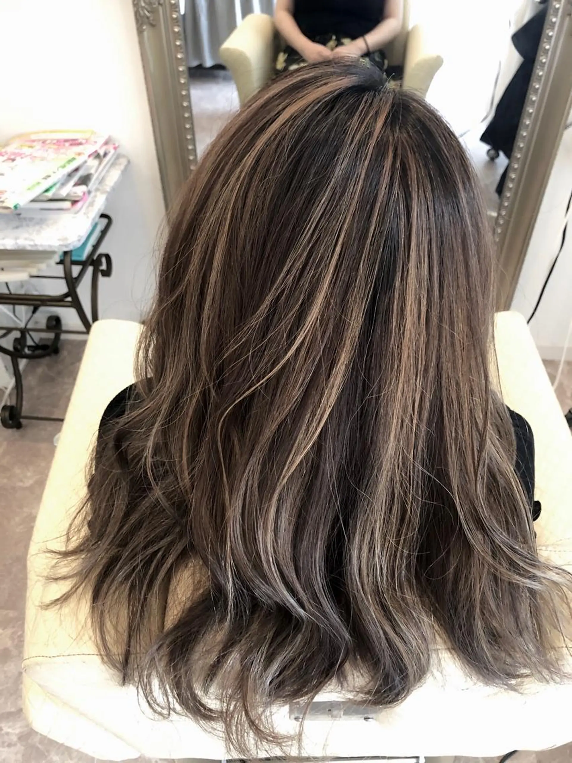 セミロング アッシュ アッシュグレー アッシュグレージュ ハイライト La.fleur ラ.フルールのヘアスタイル