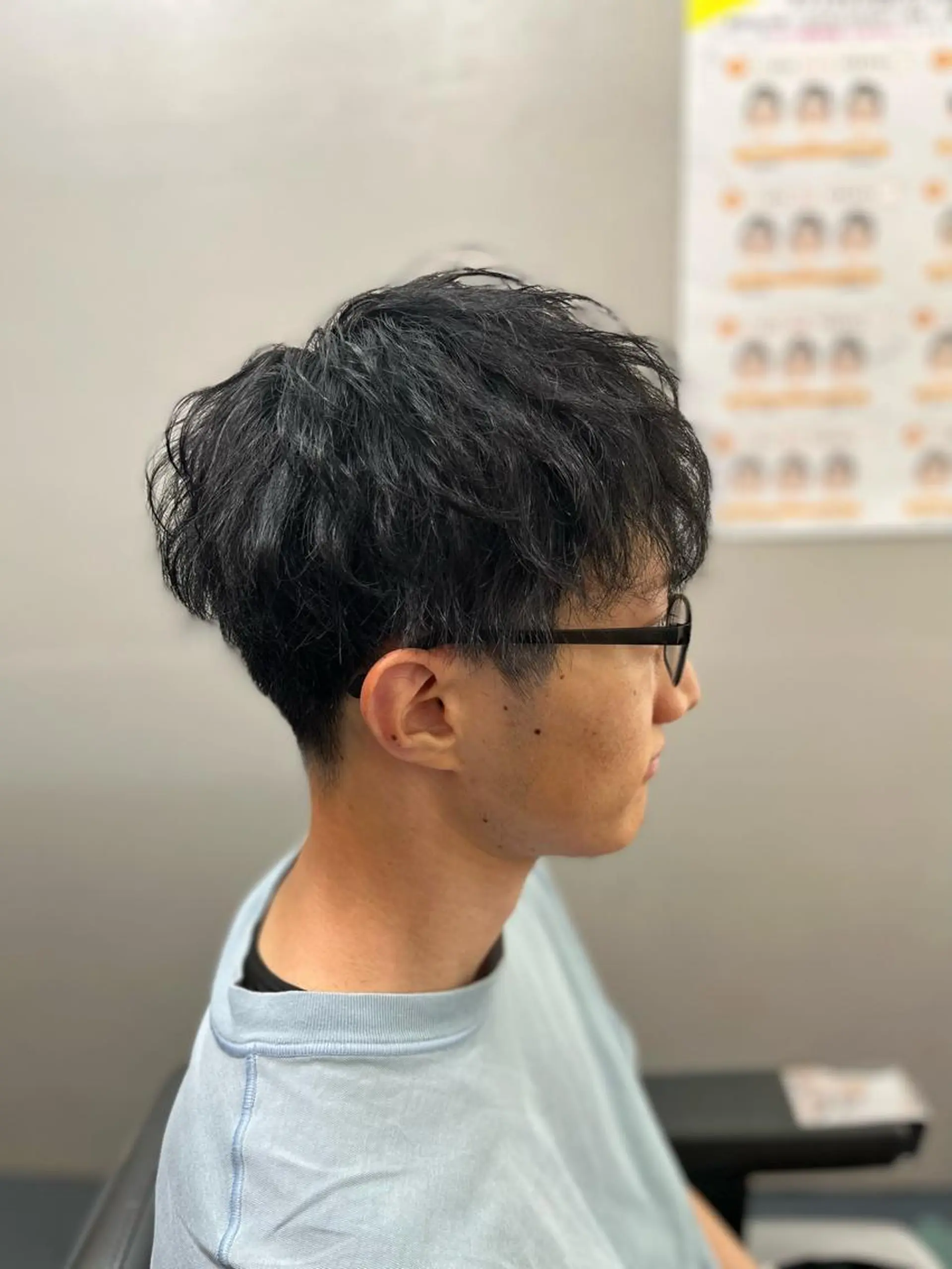 ショート カラー アイブロウ アッシュ 黒髪 ブルーカラー ブルーブラック ダークアッシュ カット ヘアカラー 溝部裕太Hair salon808代表のヘアスタイル