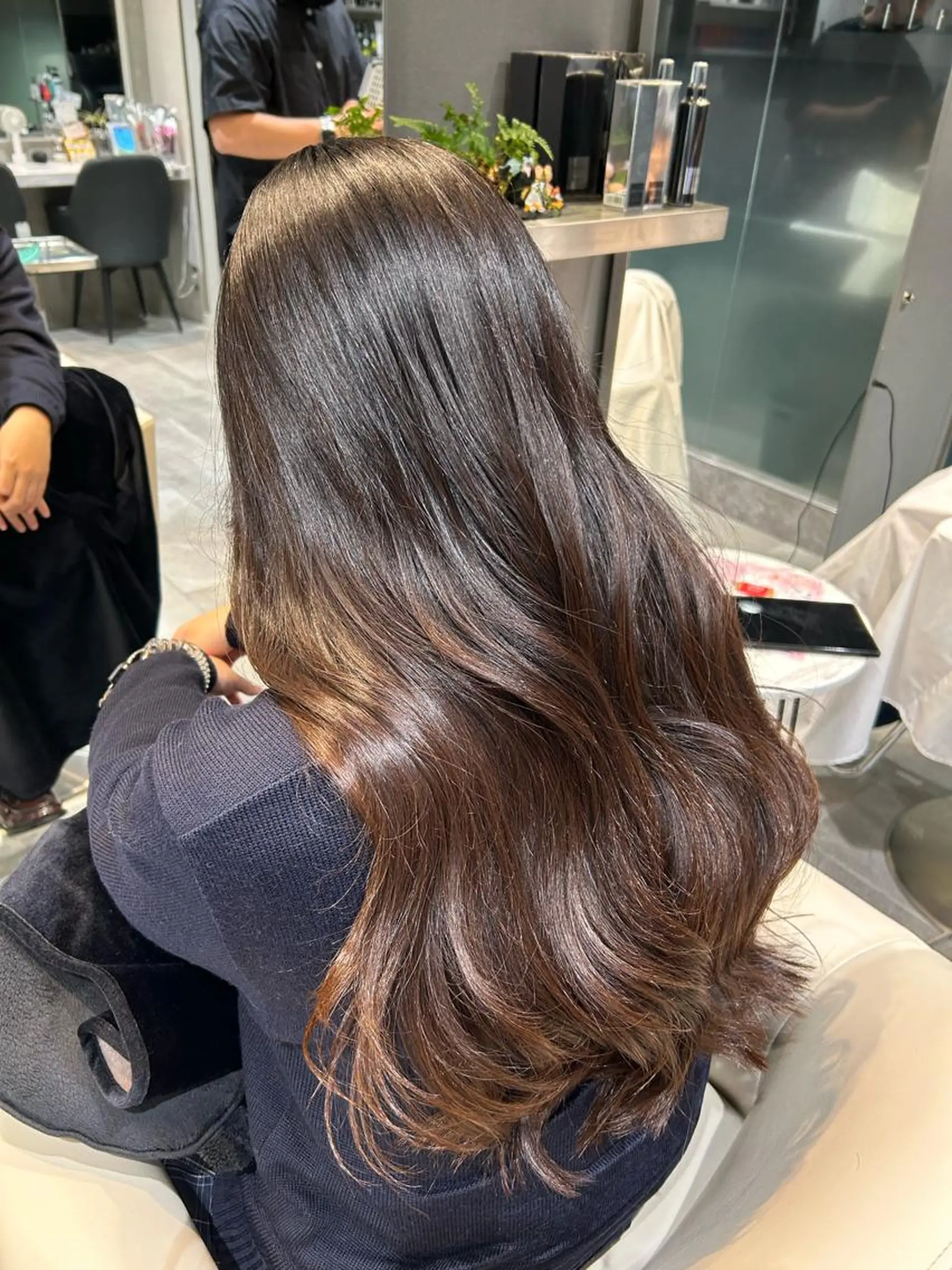 ロング まひろ エクステ／ハイトーンのヘアスタイル