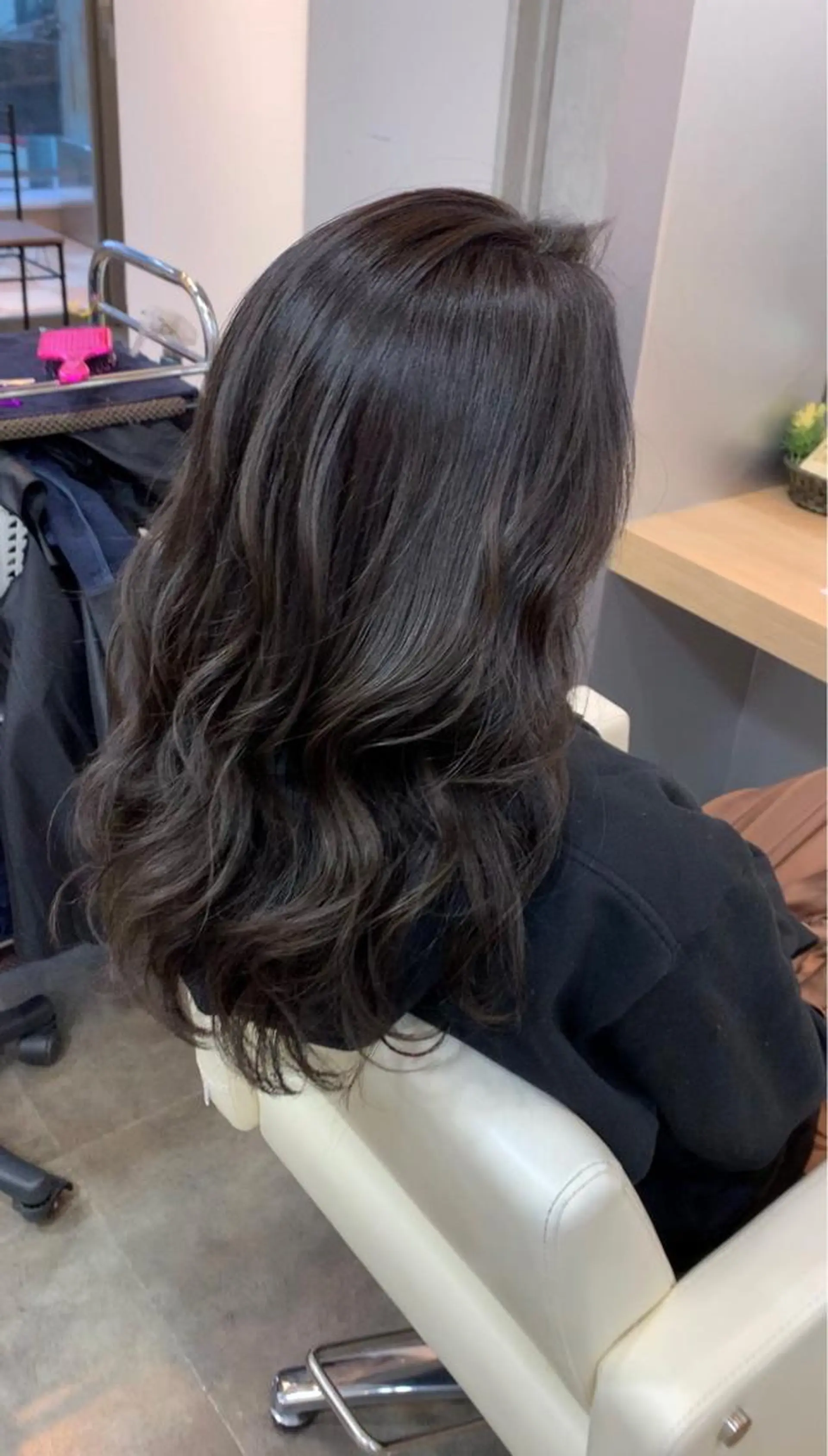 セミロング ヘアカラー 透け感✨ダメージレス カラーHana🤍のヘアスタイル