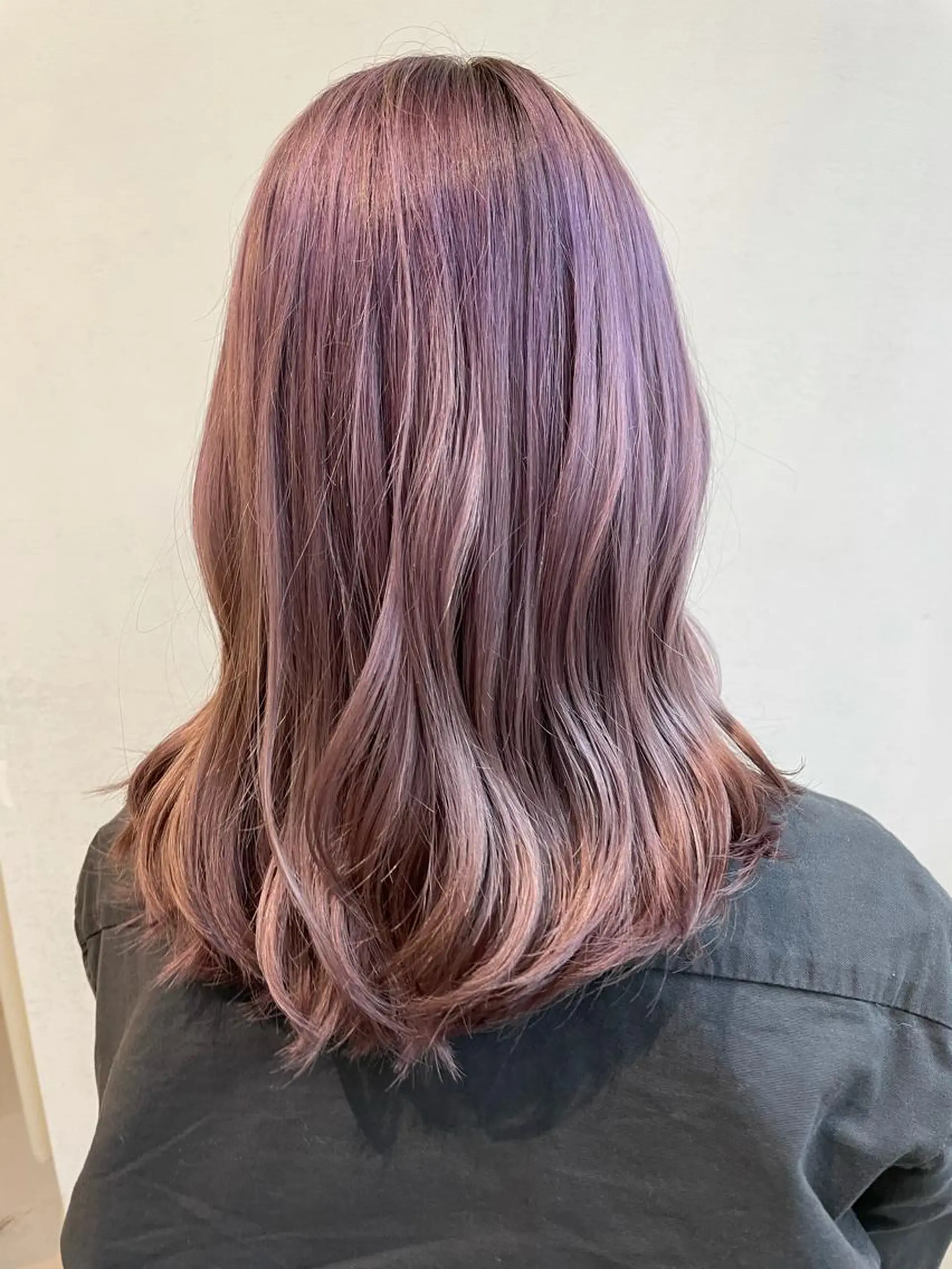 ミディアム カラー 岩戸 新のヘアスタイル