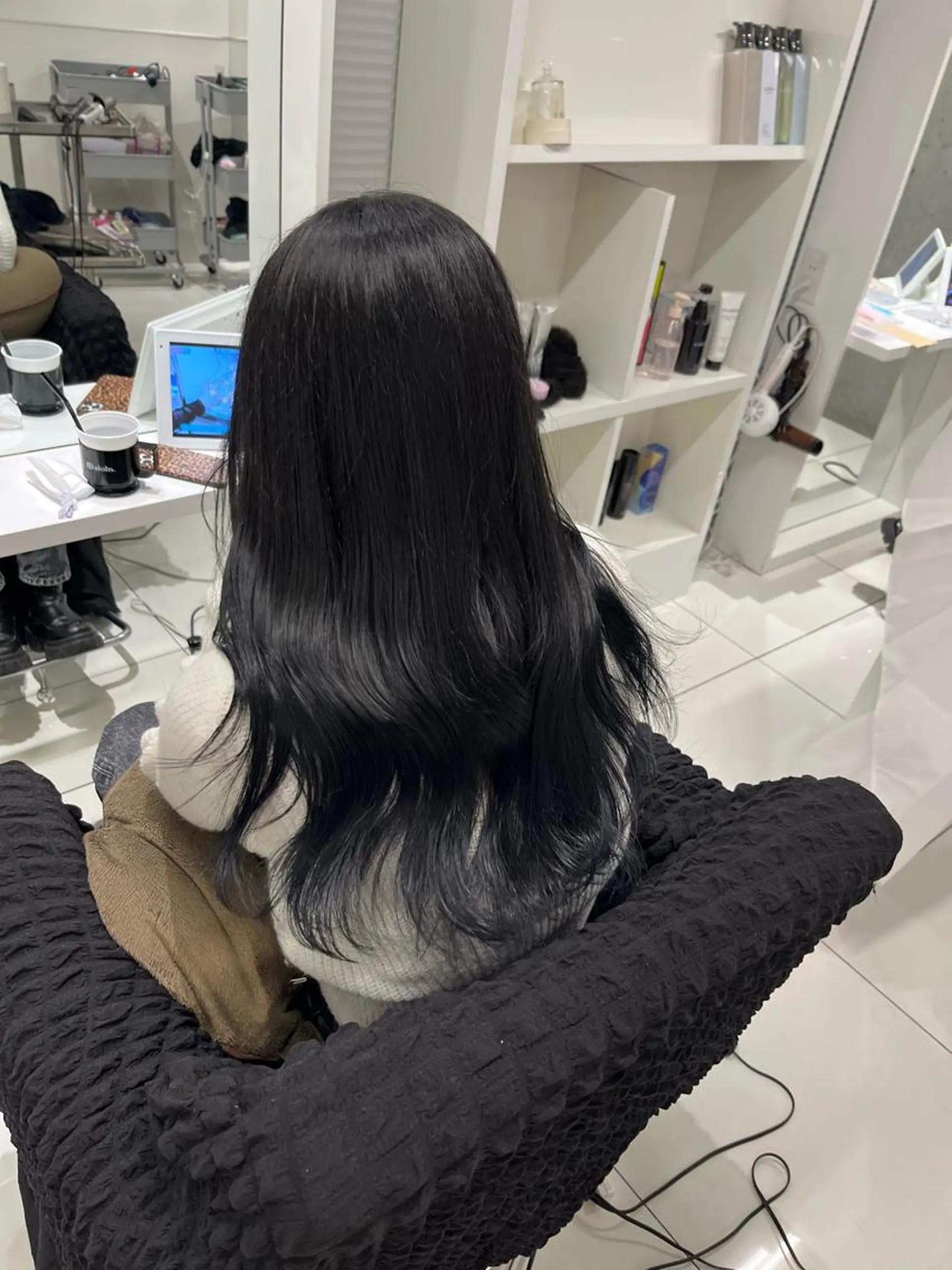 ロング カラー 黒髪 ブルーカラー ブルーブラック りおな/エクステ /ミルクティーカラーのヘアスタイル