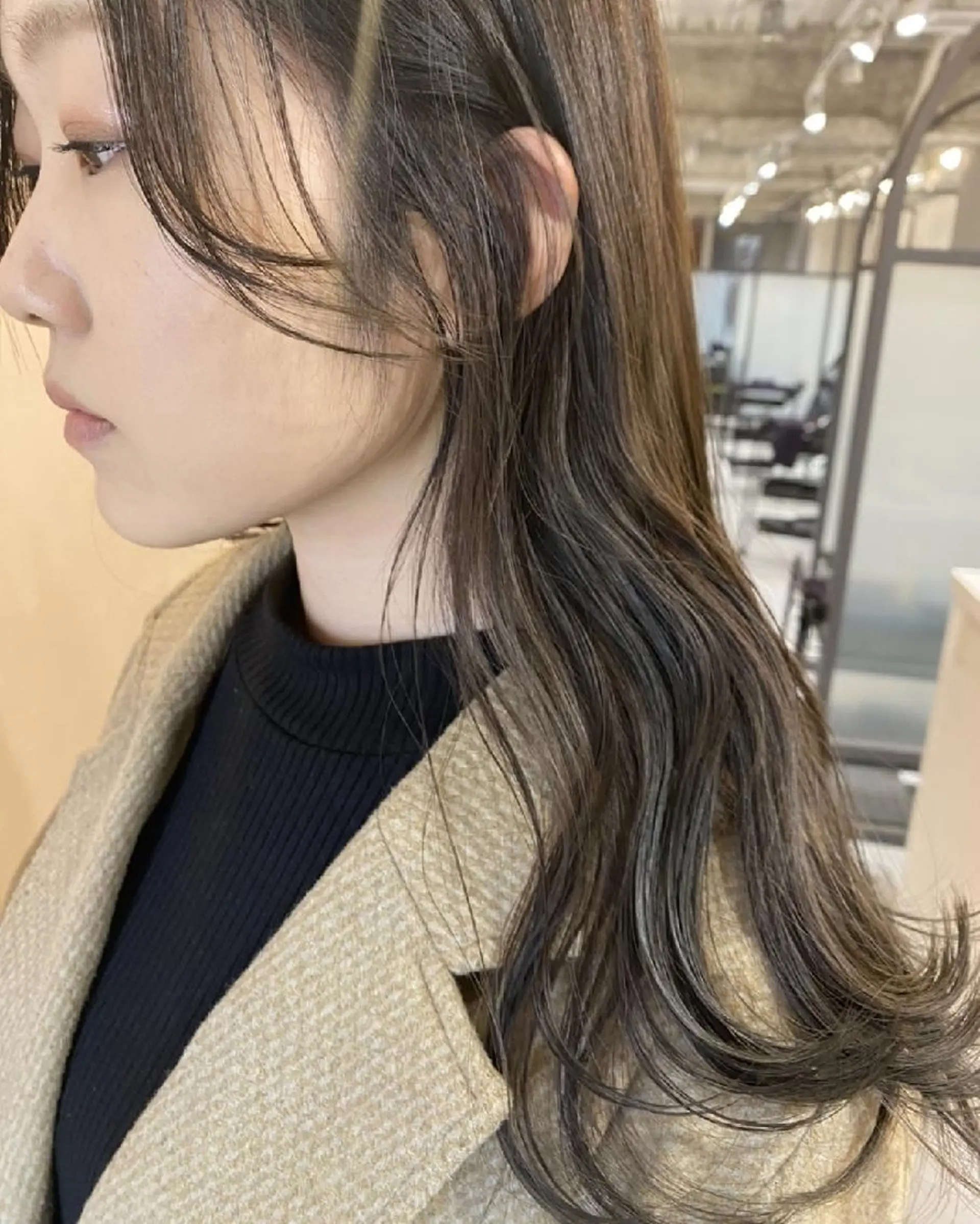 セミロング カラー レイヤー　べージュ 白石研太のヘアスタイル