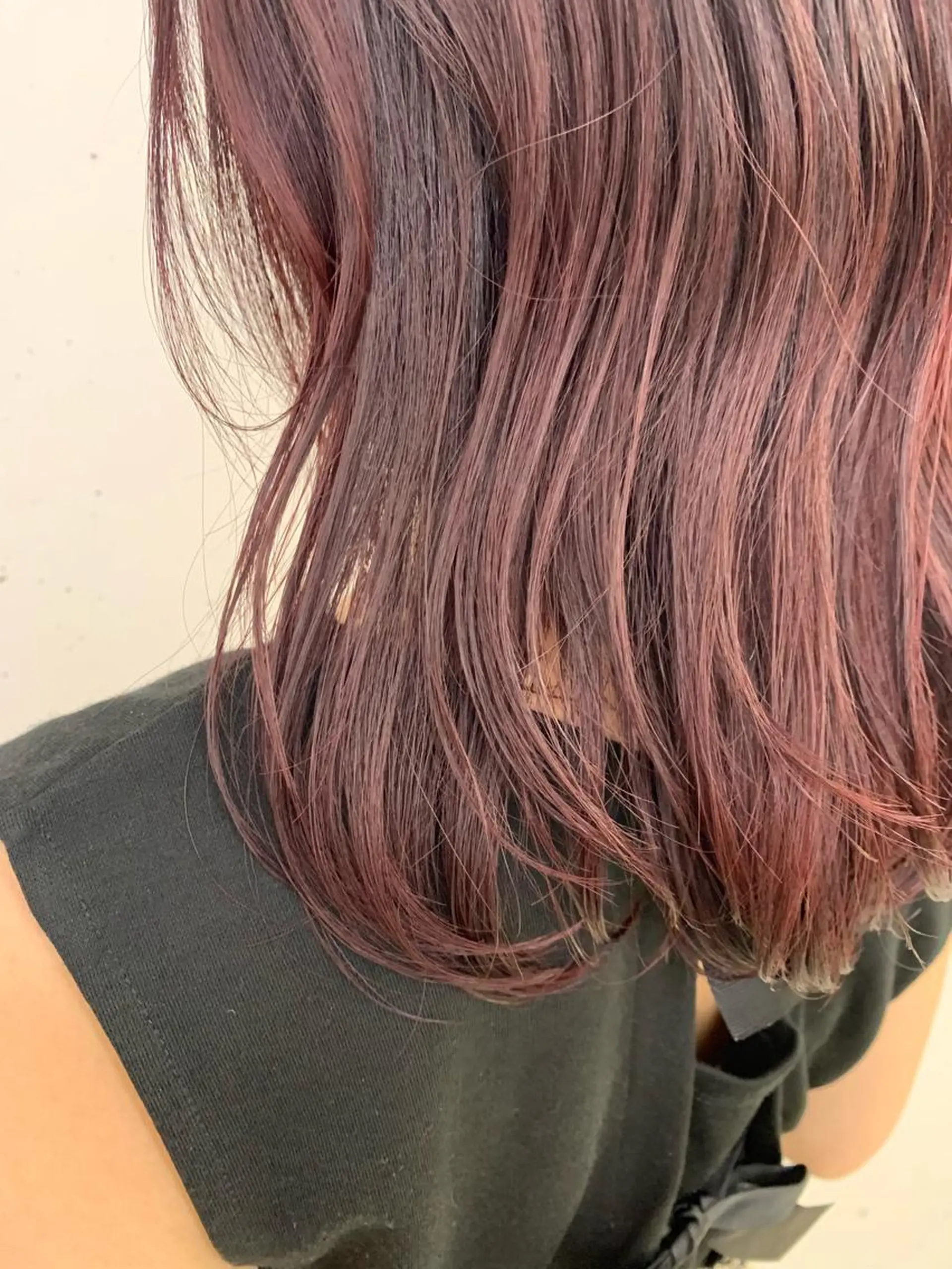 ミディアム カラー ボルドーカラー raika .のヘアスタイル