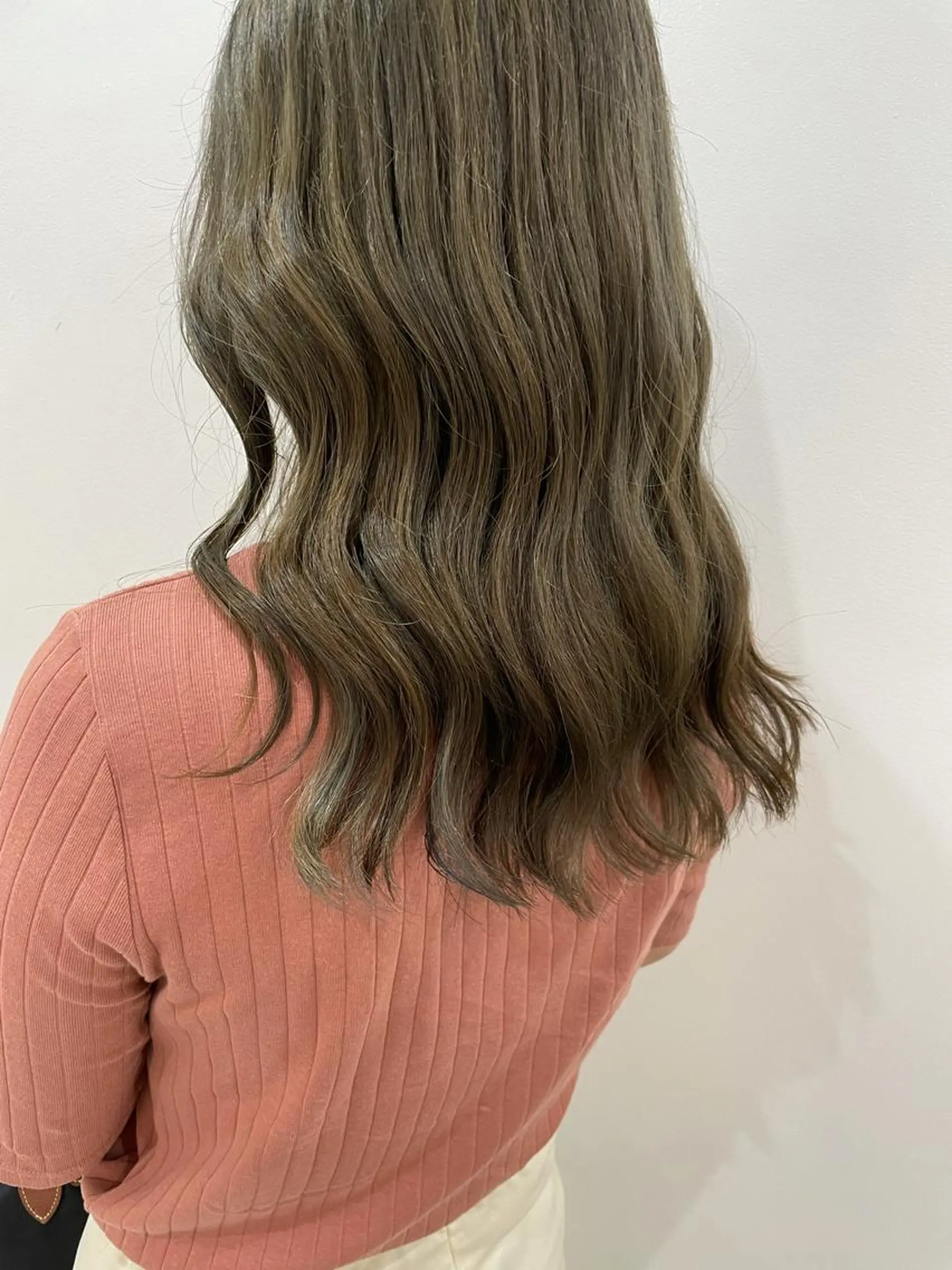 ロング カラー akane .のヘアスタイル