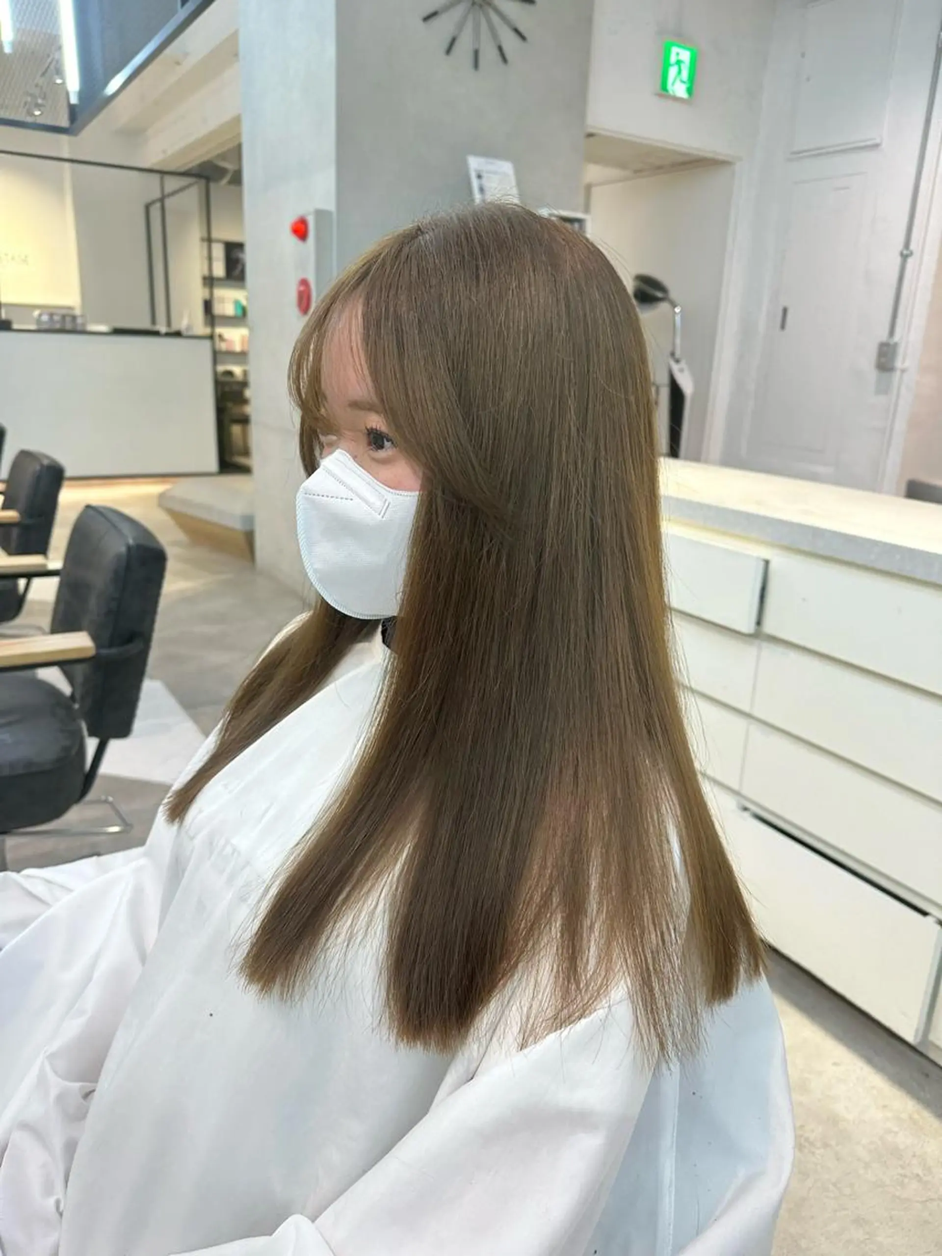 セミロング カラー ヘアアレンジ オリーブカラー ハイトーン特化 pepe🎀のヘアスタイル