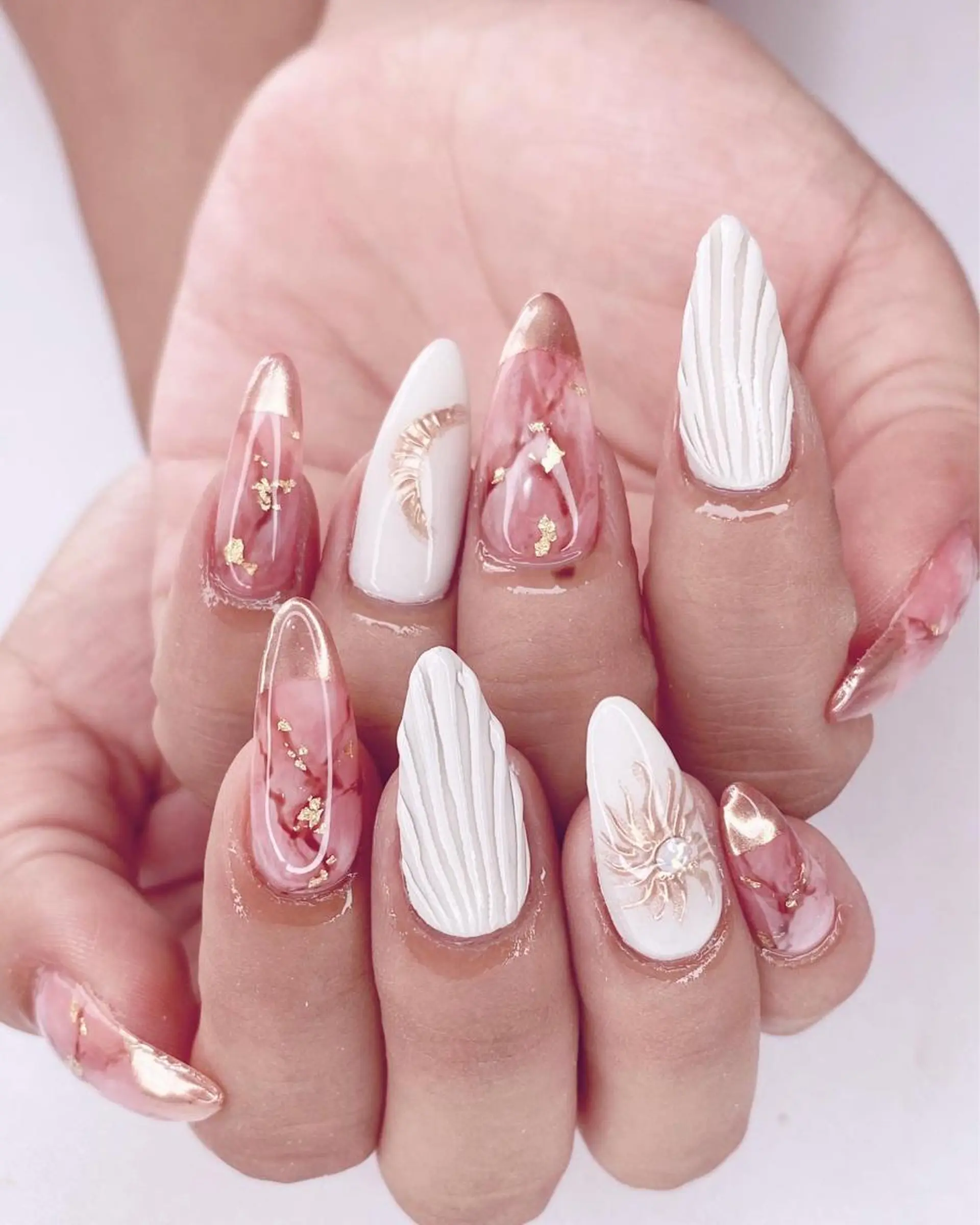 ネイル アートネイル ゴージャス グラデーション ミラーネイル ニュアンスネイル ハンドネイル Ｎail Ｓalon ertiのネイルデザイン