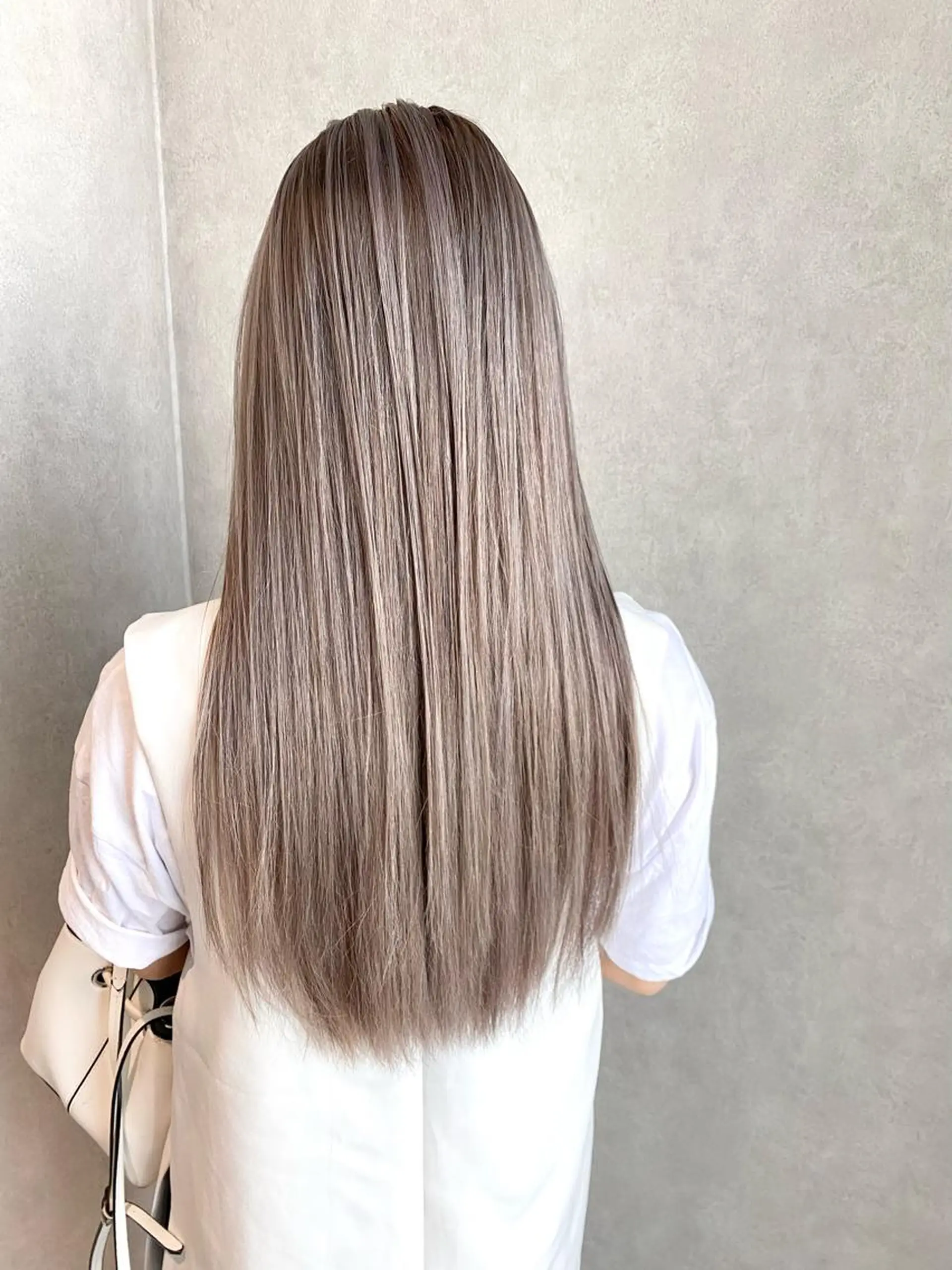 カラー シルバー ホワイトシルバー i'll 髪質改善 淀屋橋 大阪【イル】所属・エクステ/ブリーチ tasukuのヘアスタイル