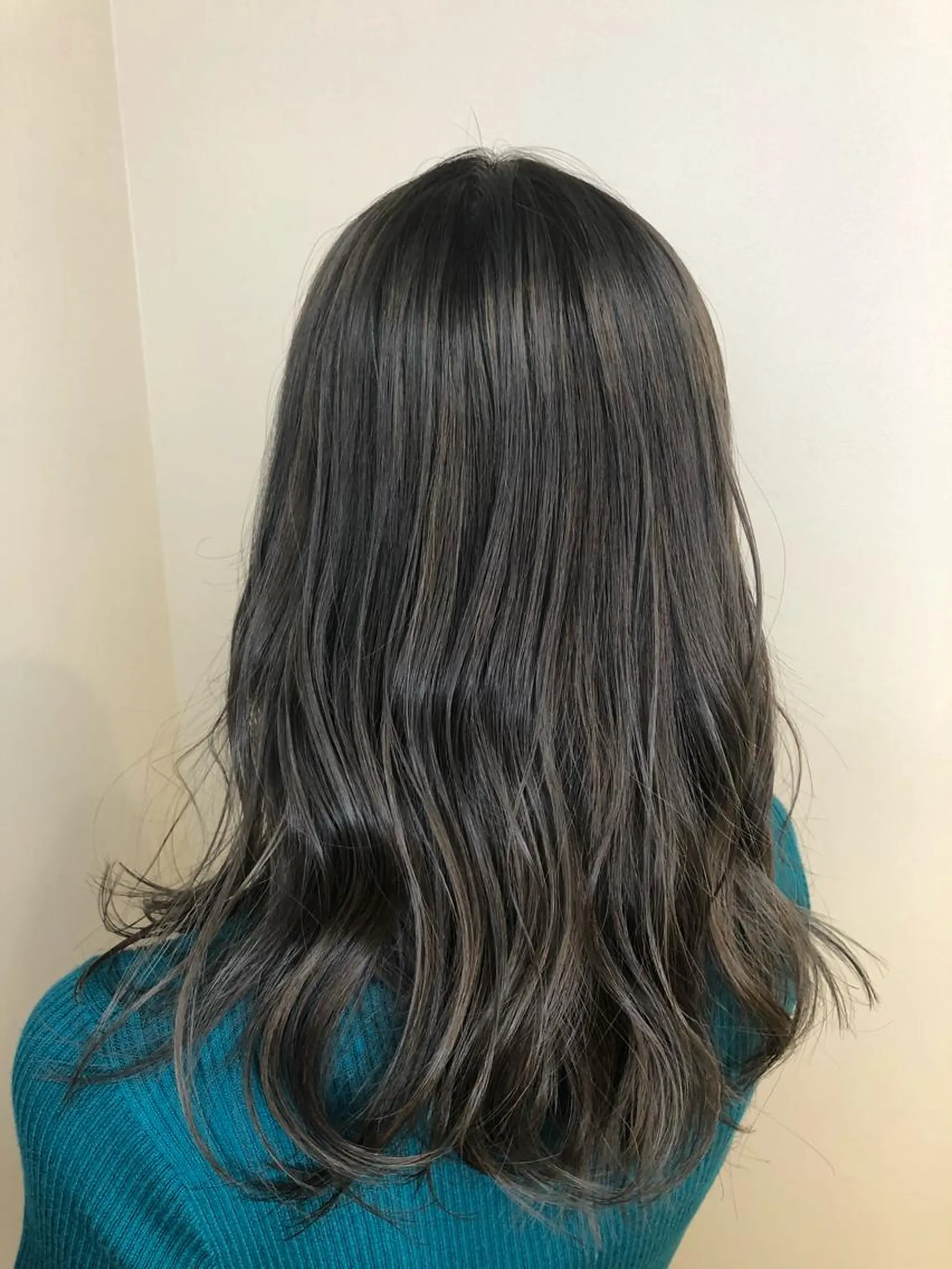 ロング カラー ウルフカット／吉村 桃子のヘアスタイル