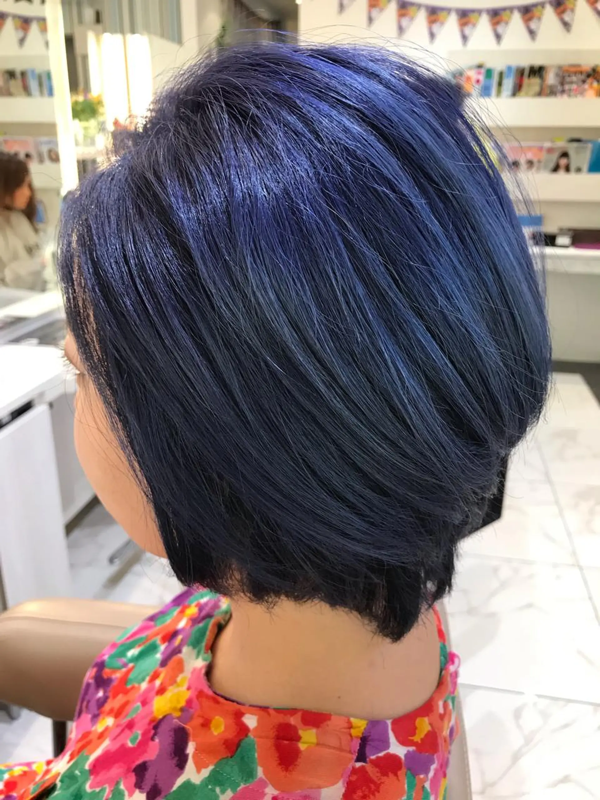 ショート カラー ブルーカラー 清藤 綾のヘアスタイル