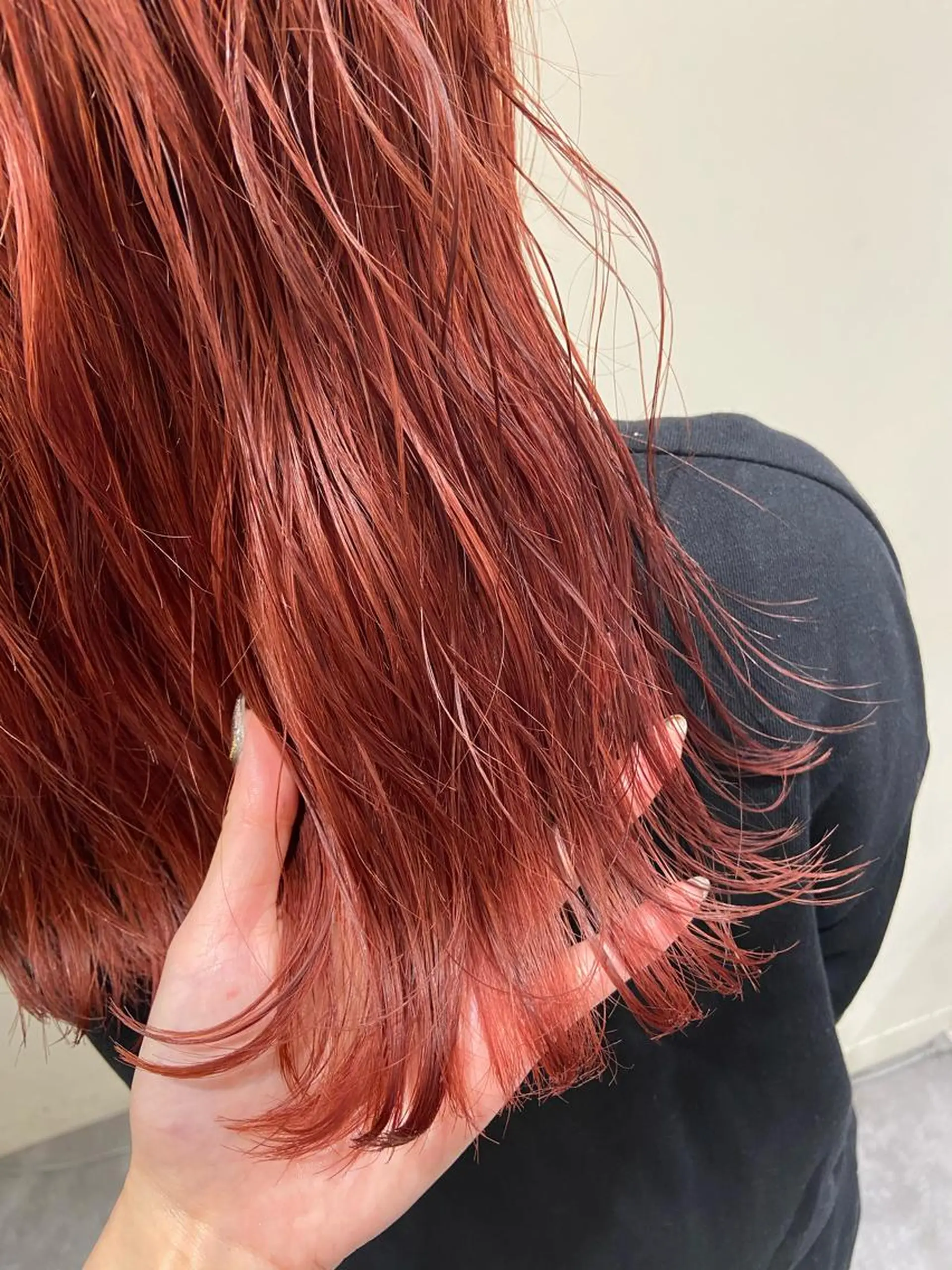 セミロング カラー ピンクカラー ヘアカラー Amour なぐらのヘアスタイル