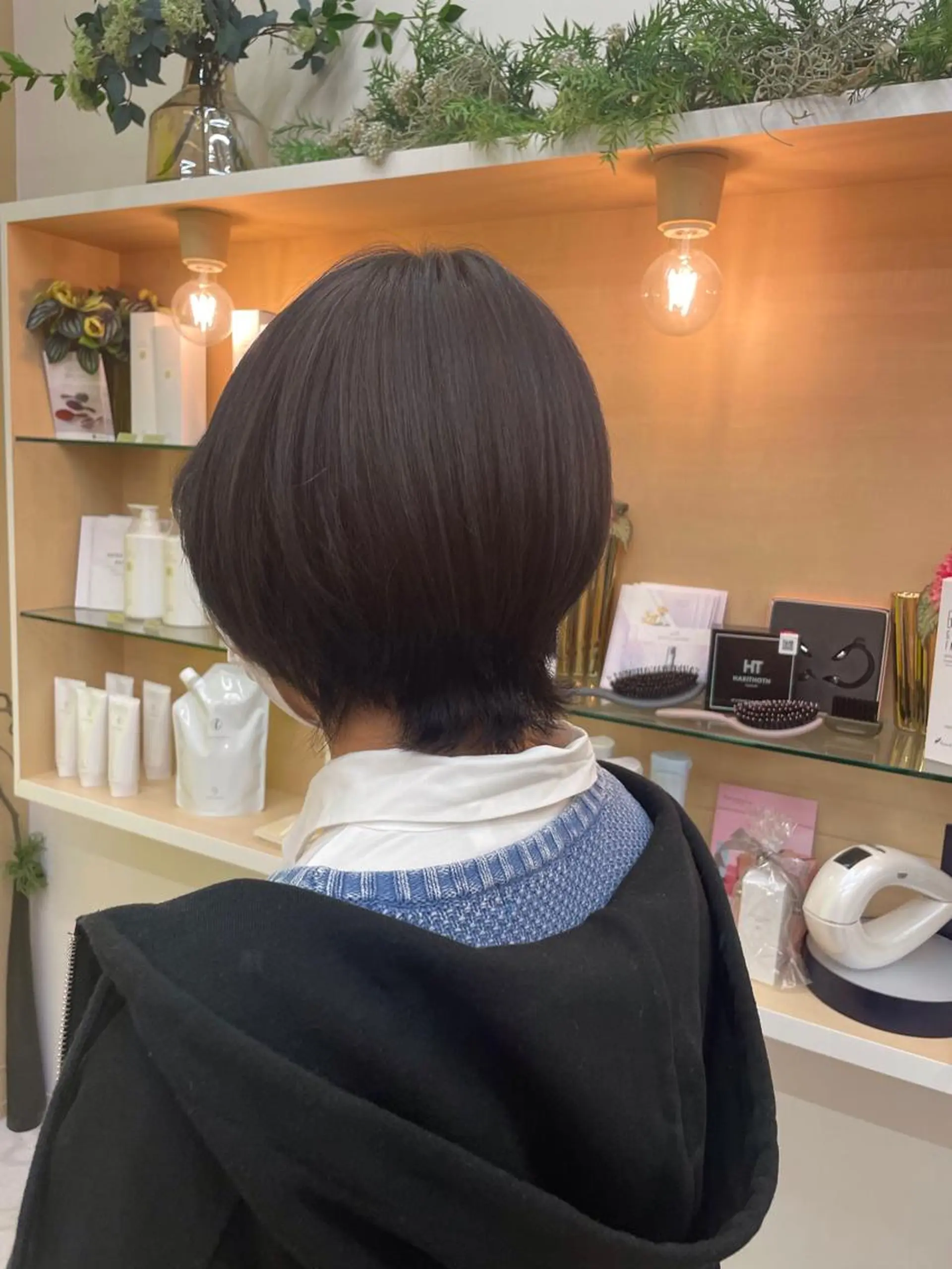 ショート カラー パーマ ボブ ショートヘア 外ハネヘア ウルフカット 山下 とよかのヘアスタイル