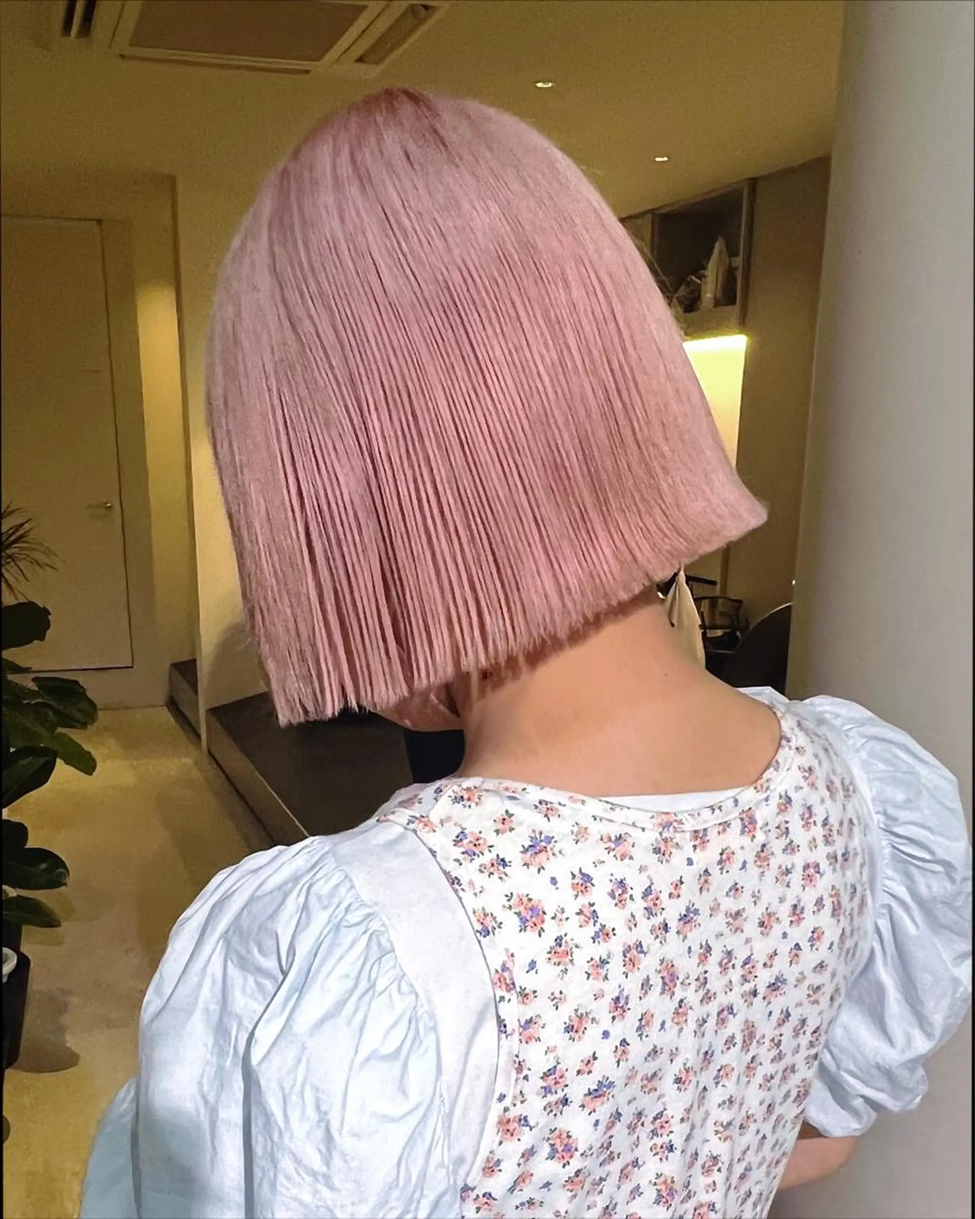 ミディアム カラー RAIMA ハイトーン/ベージュのヘアスタイル