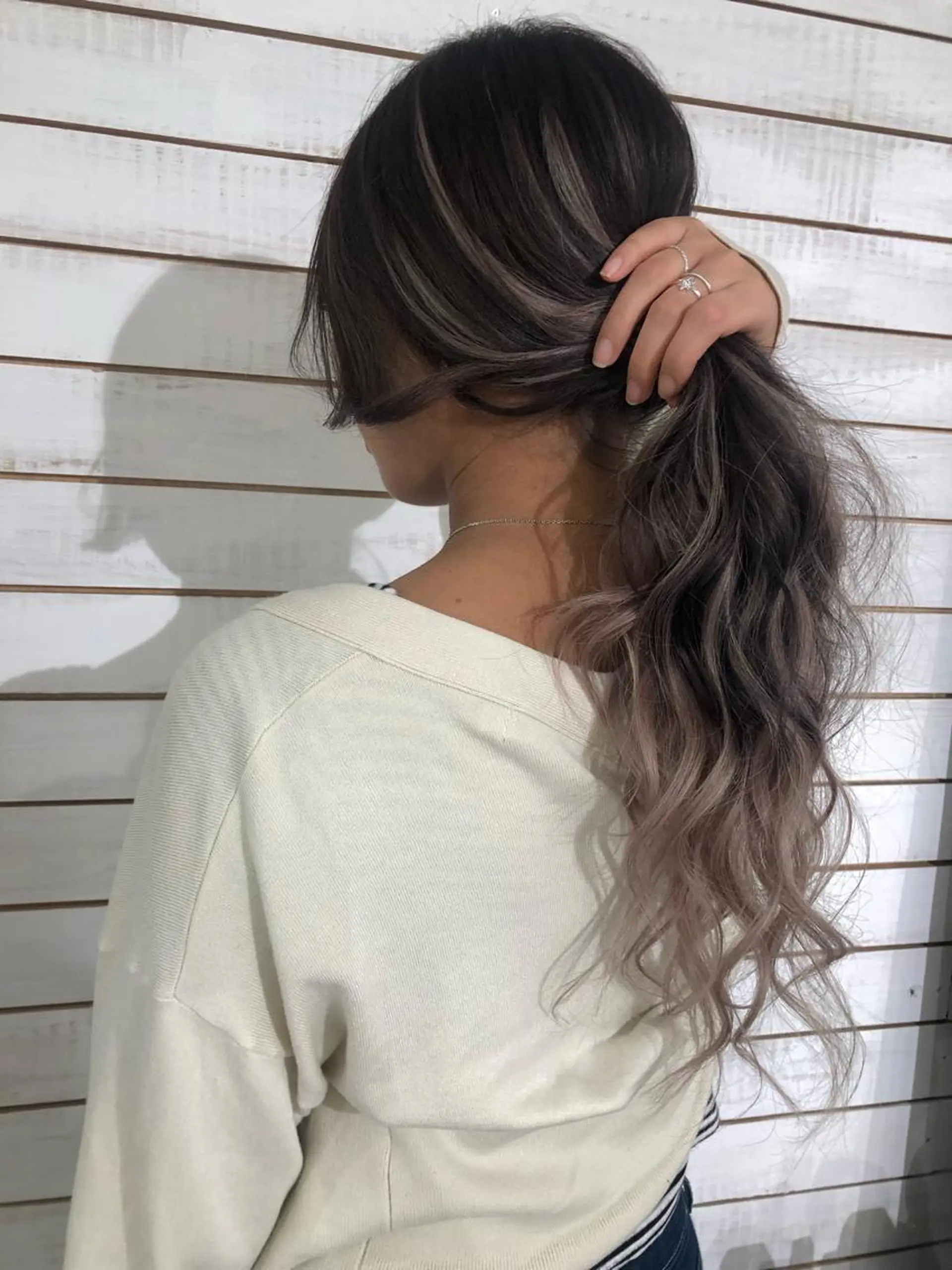 ロング カラー ヘアアレンジ シールエクステ グラデーションカラー グレージュ ハイライトカラー エクステ カット エクステ 🦋美髪／エクステ 🦋アベイクミのヘアスタイル