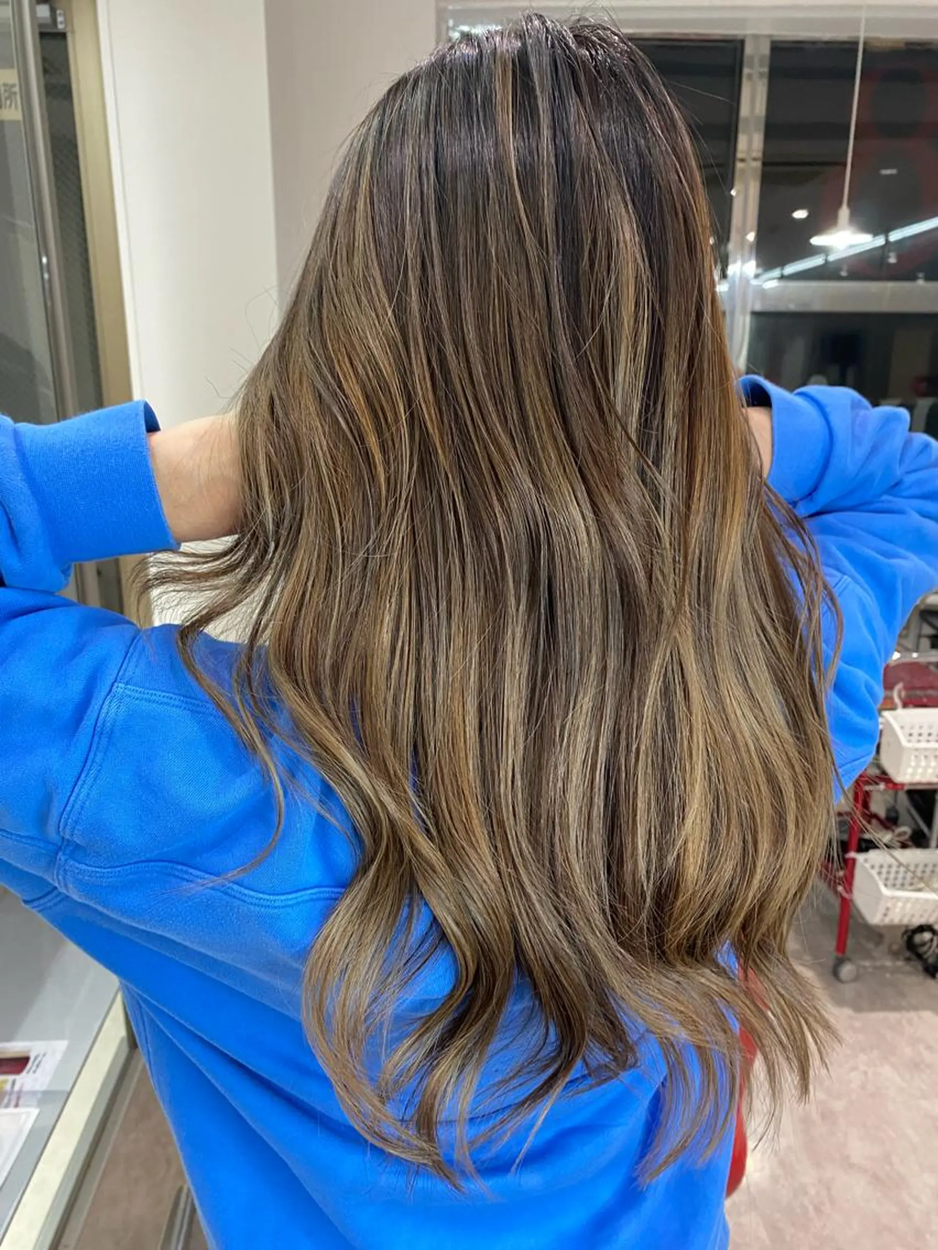 ロング カラー hair make huit8所属・ハイライト&ブリーチ 💇🏼‍♀MAHOのヘアスタイル