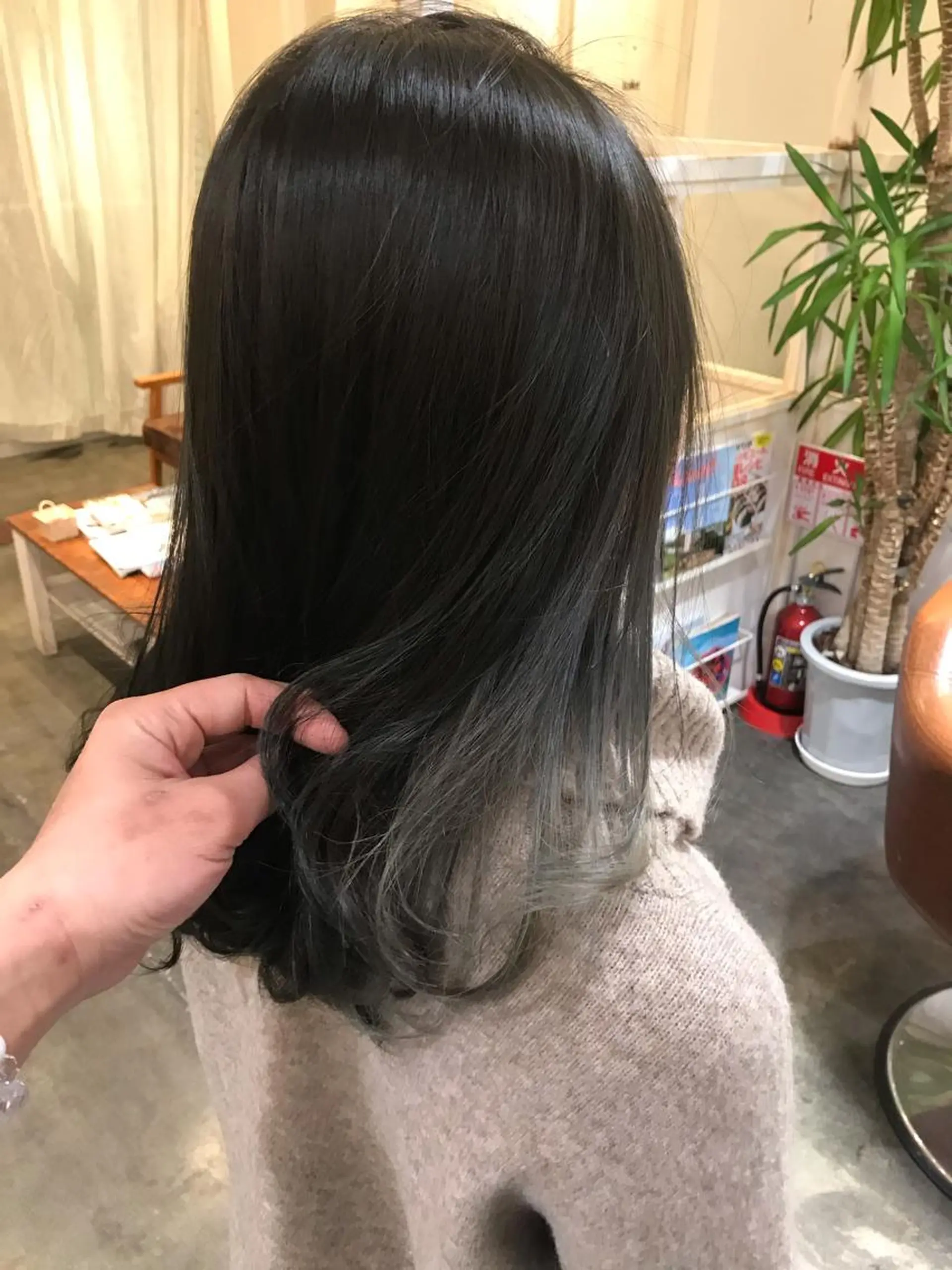 ミディアム カラー ミディアムパーマ アディクシーカラー アッシュ ベージュカラー ハイライトカラー ヘアカラー [髪質改善] 北生駒 店長/古居聖理のヘアスタイル