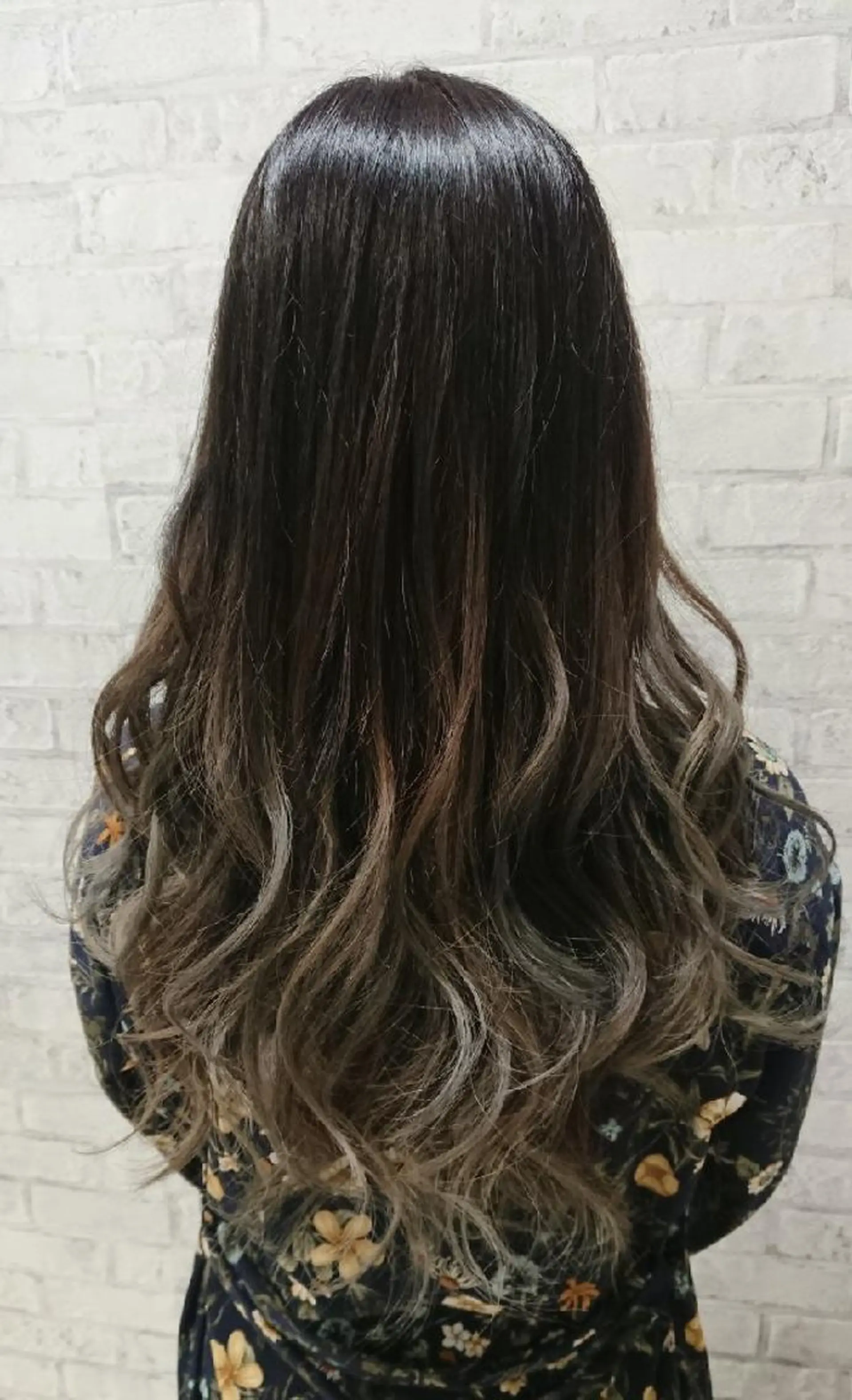 セミロング カラー ヘアアレンジ ブリーチ ケアブリーチ グラデーションカラー グレージュ カット ヘアカラー トリートメント 秋山 幸太のヘアスタイル