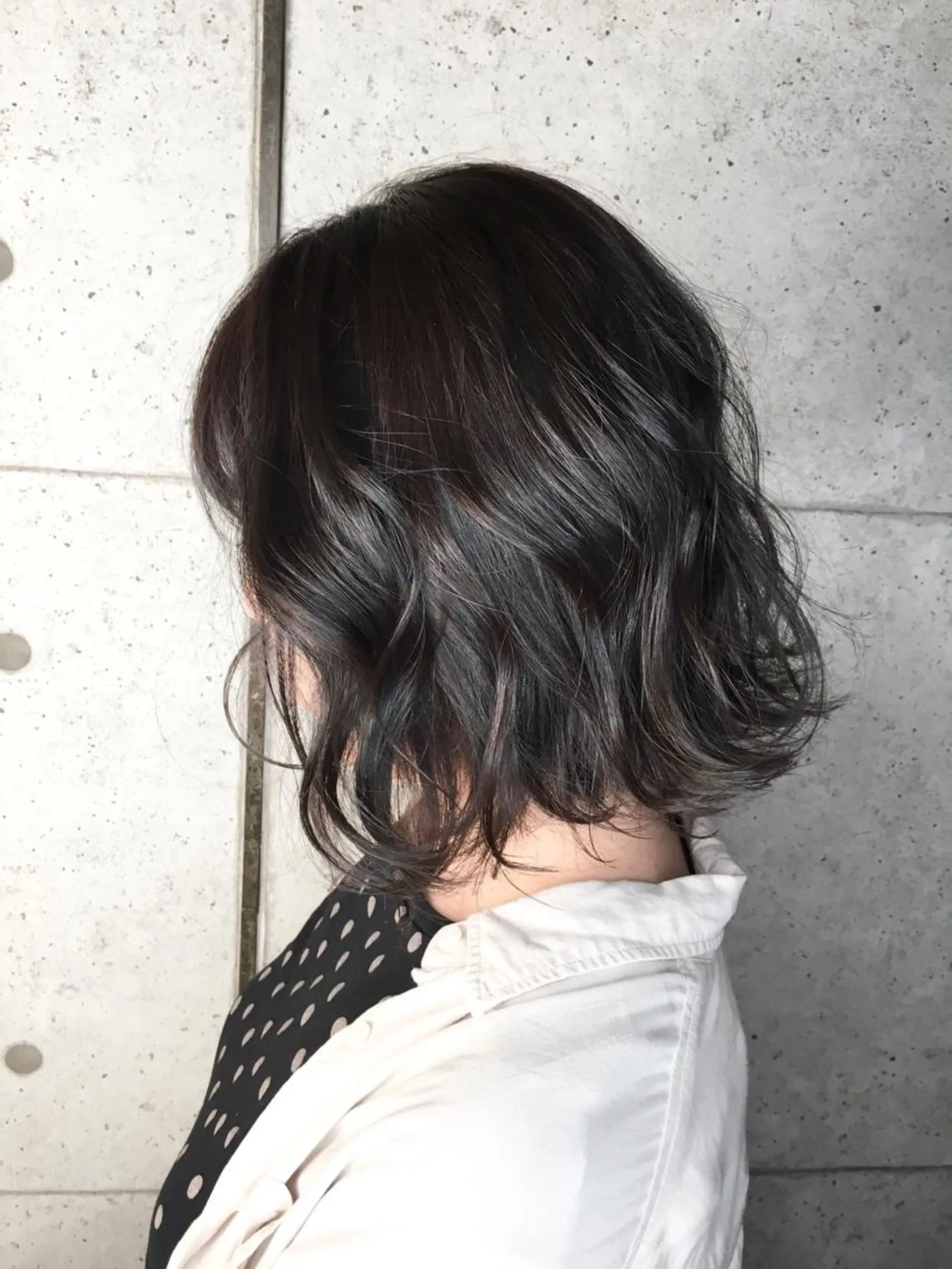 ミディアム 足立 磨咲のヘアスタイル