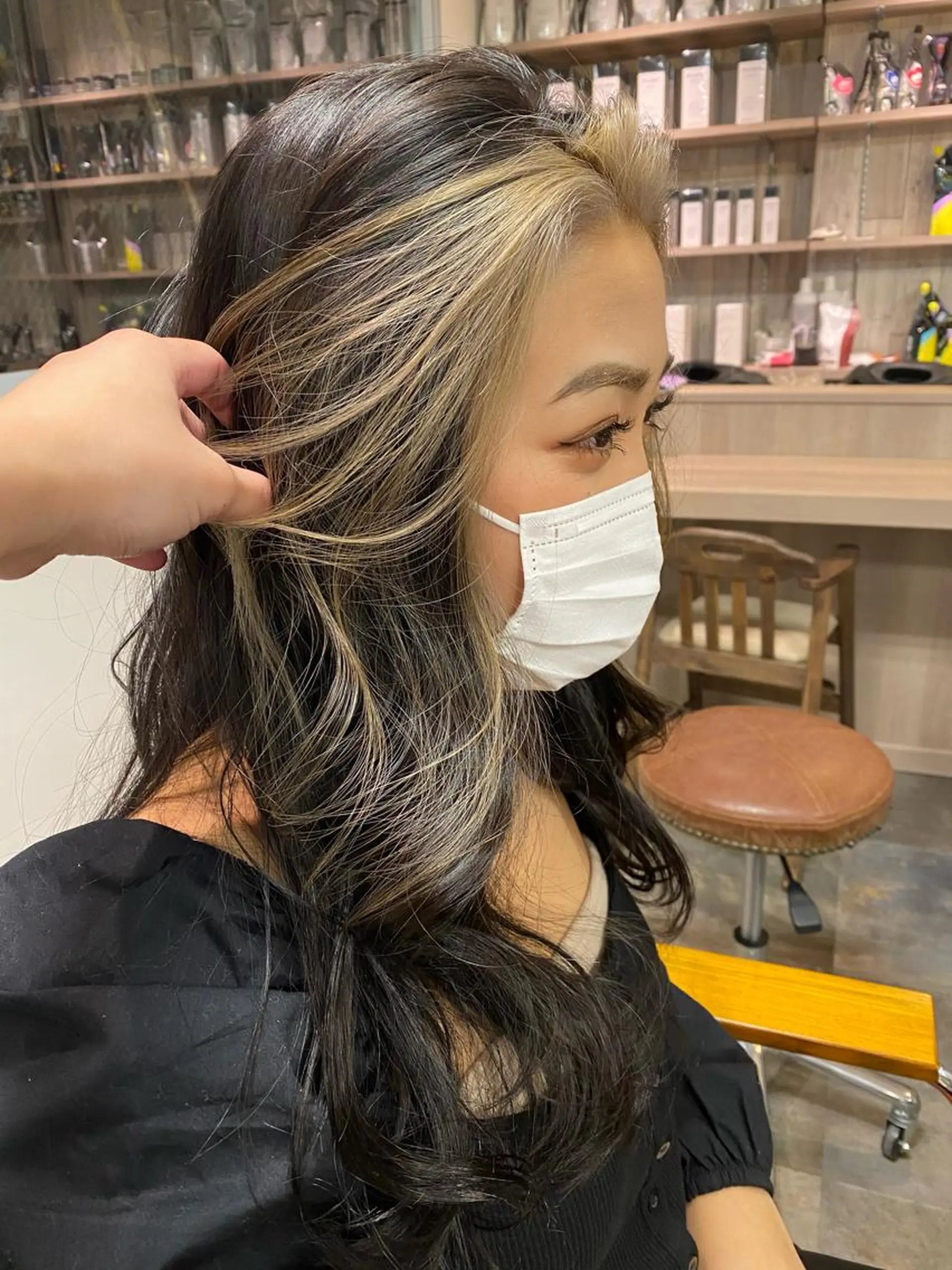 セミロング ミストバング ヘアカラー ハイトーンボブ Mizuki.のヘアスタイル