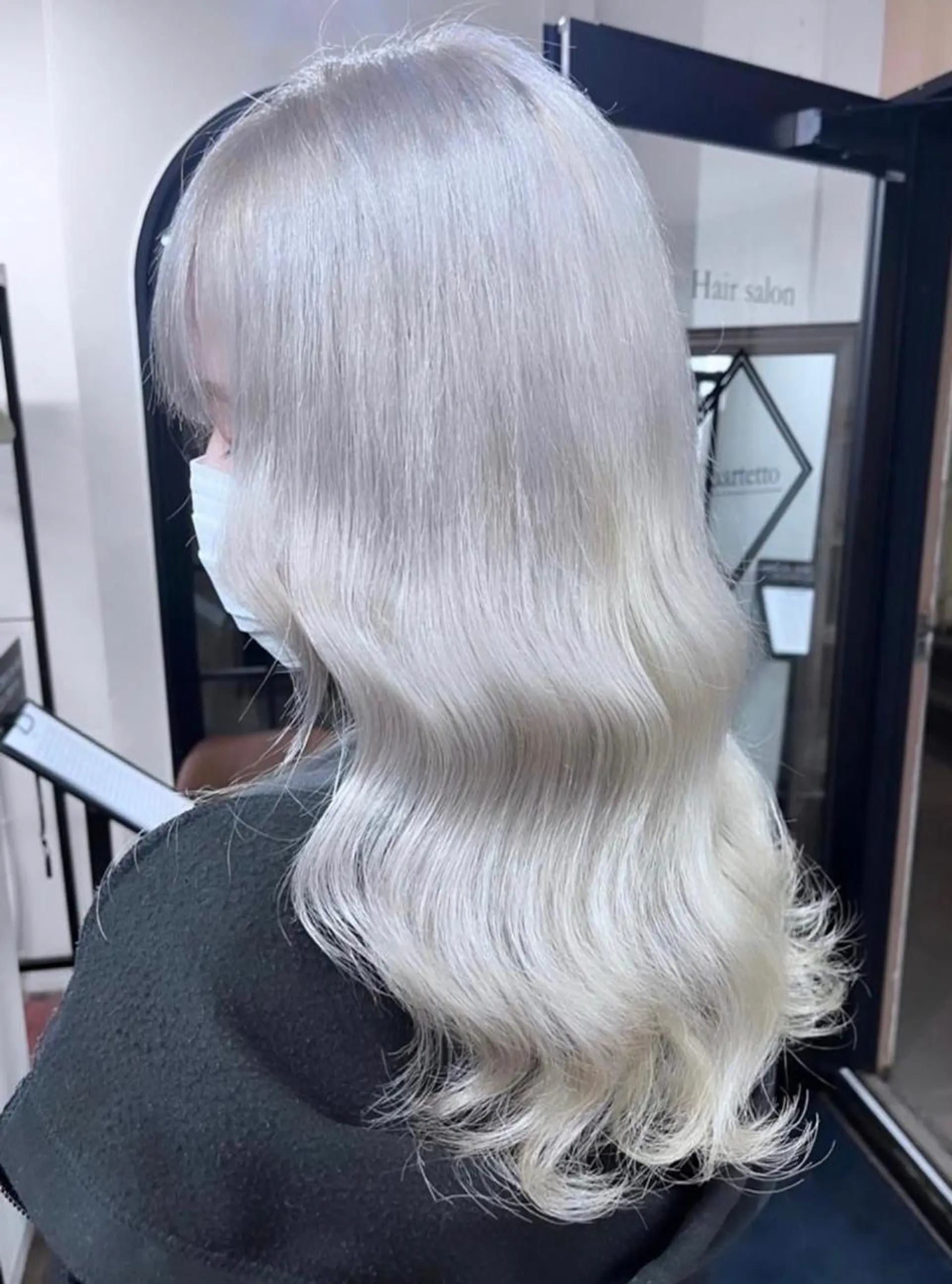 ミディアム カラー アディクシーカラー ブリーチ ケアブリーチ ダブルカラー イヤリングカラー ヘアカラー トリートメント 髪質改善デザイナー &mirai ryoのヘアスタイル